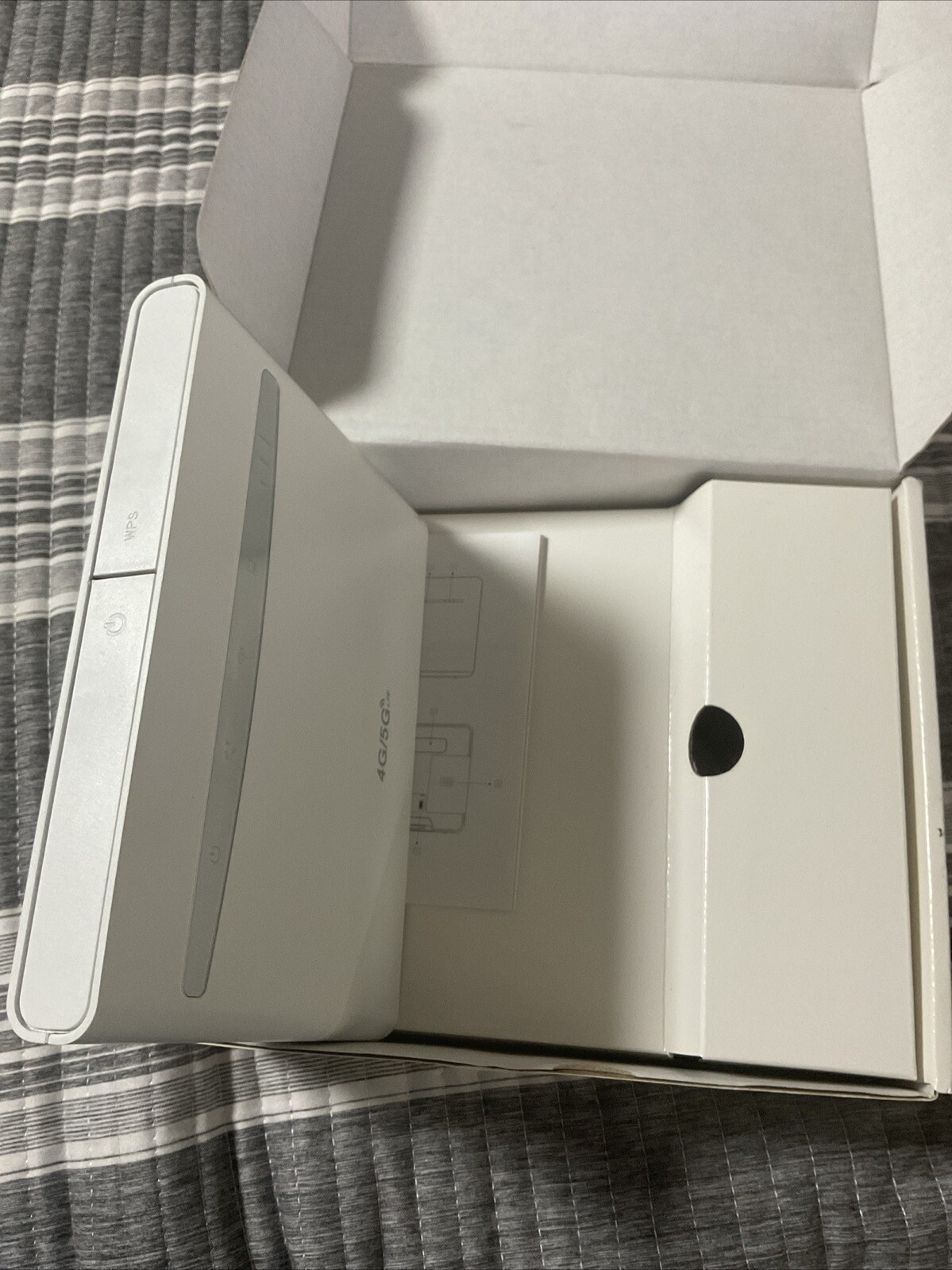 4G-LTE model B525 Modem Wifi