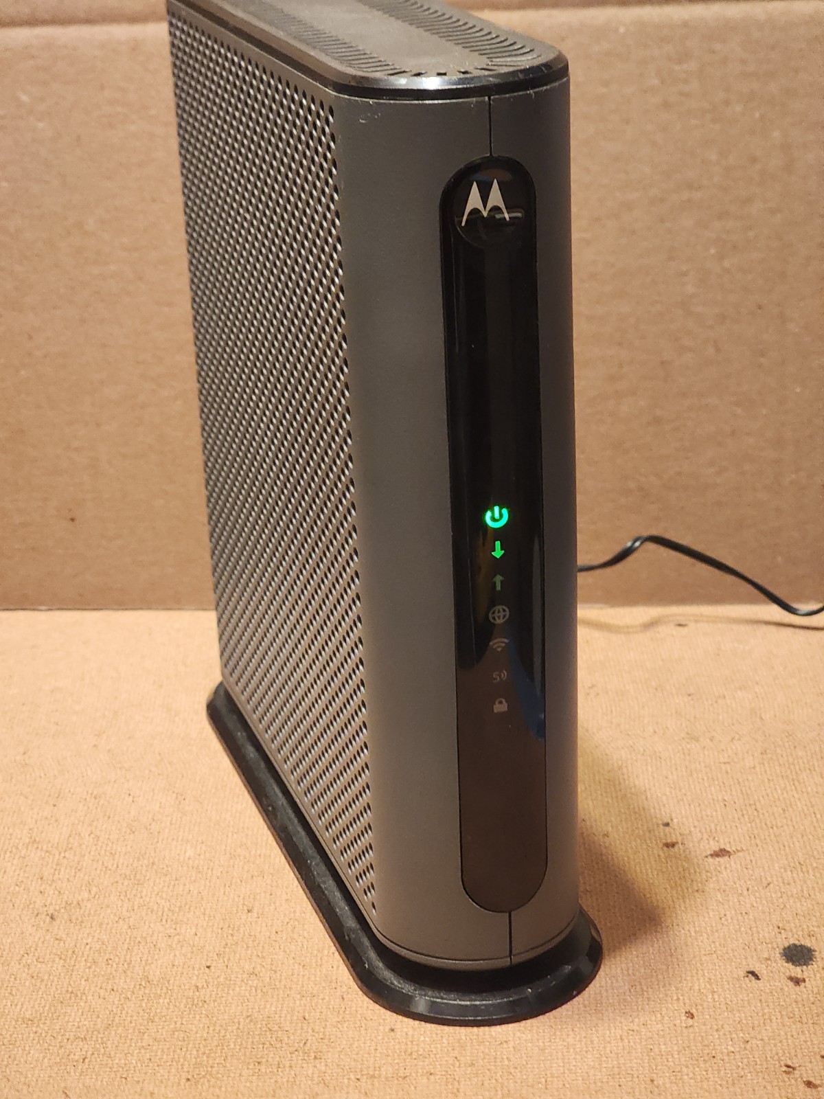 Motorola MG7540 16×4 DOCSIS 3.0 Cable Modem plus AC1600 WiFi Router w/AC Adapter