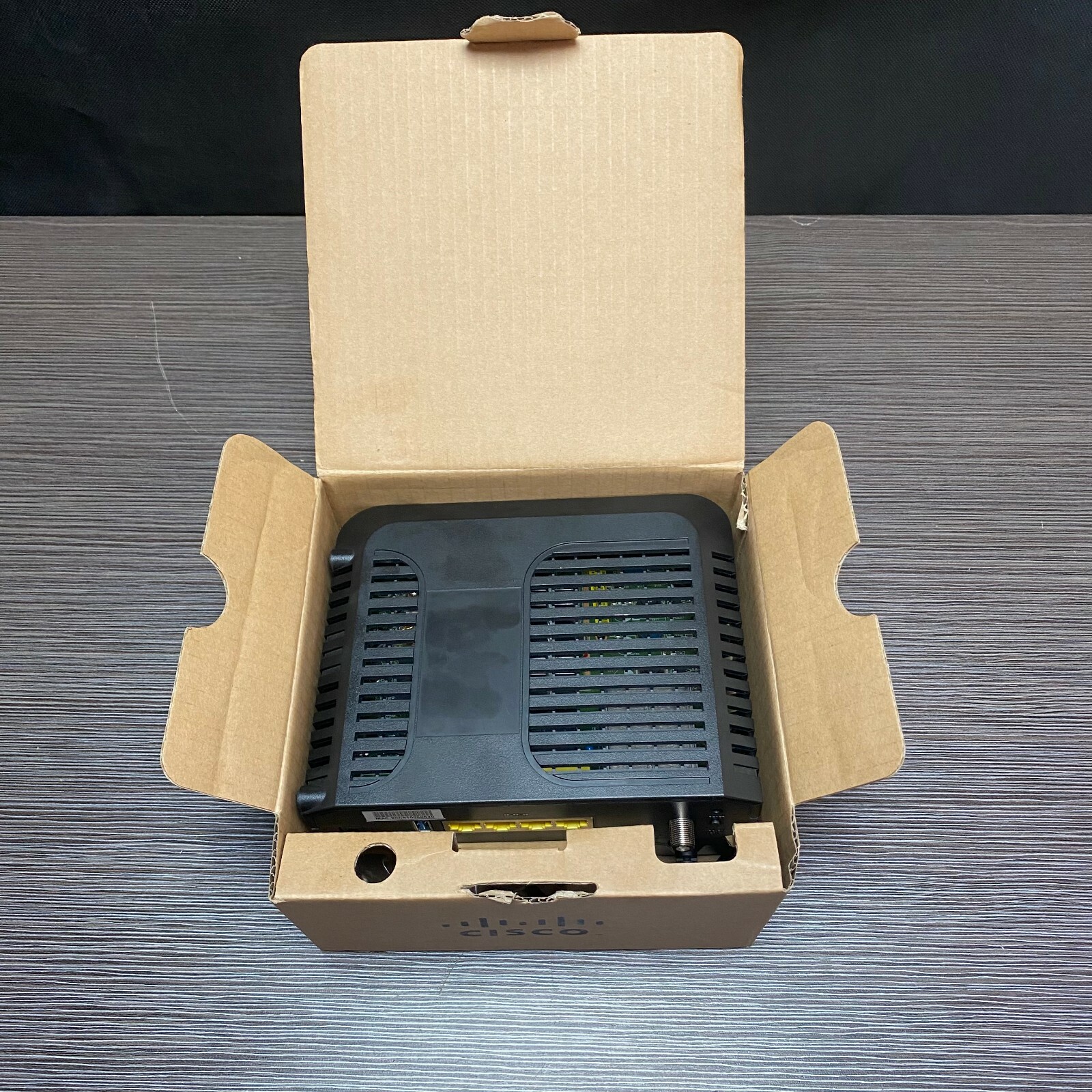 Cisco DPC3825 4 Port DOCSIS 3.0 Gateway Wireless Router Power Supply Included