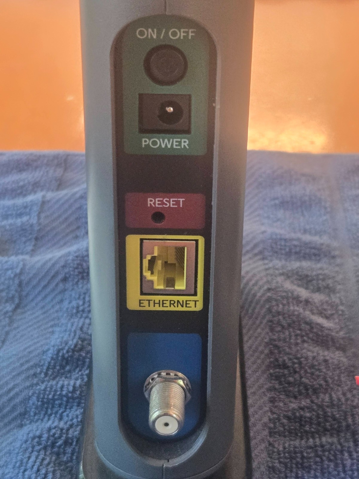 Motorola MB742010 686mbps DOCSIS 3.0 Cable Modem