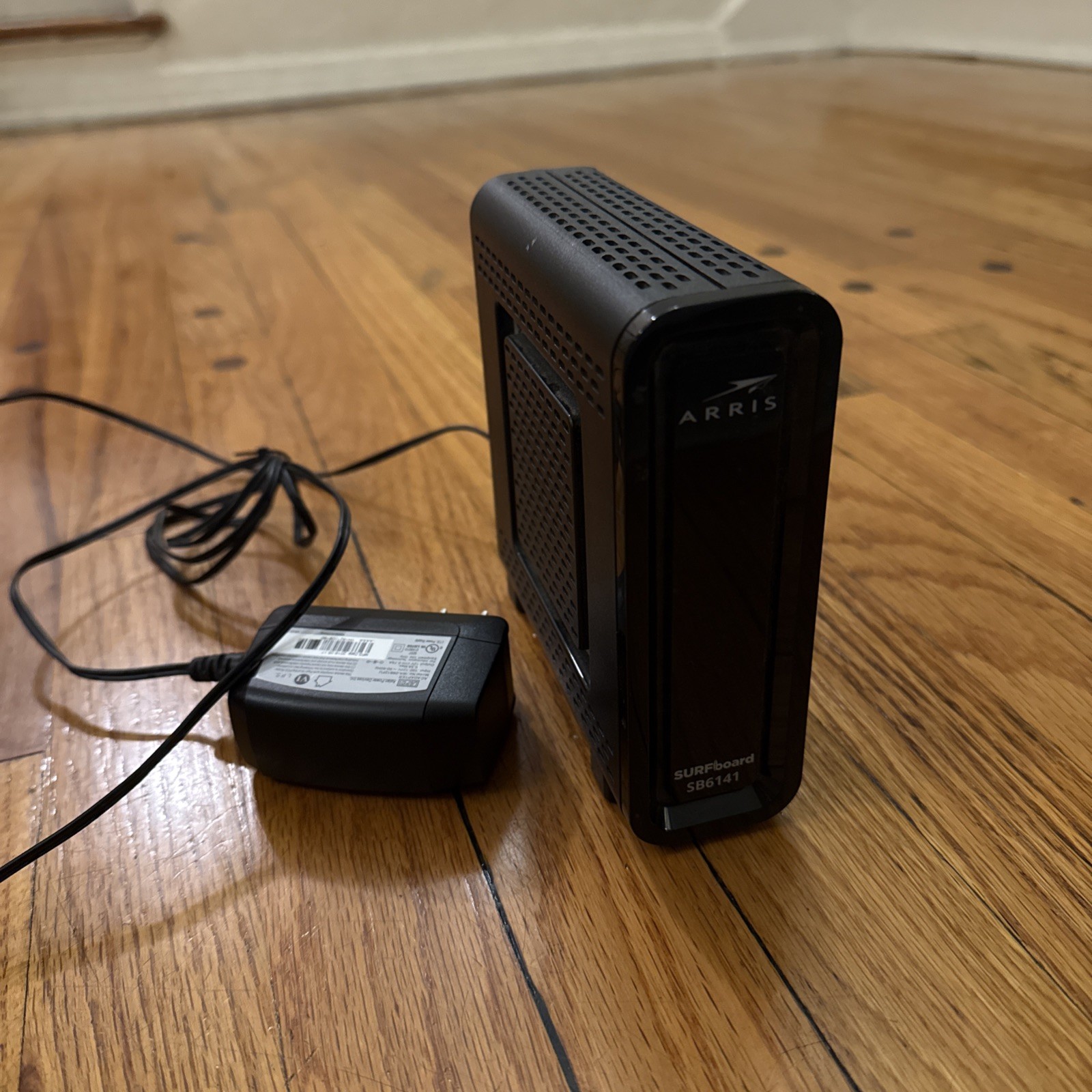 ARRIS SURFboard SB6141 Docsis 3.0 Cable Modem (Black)