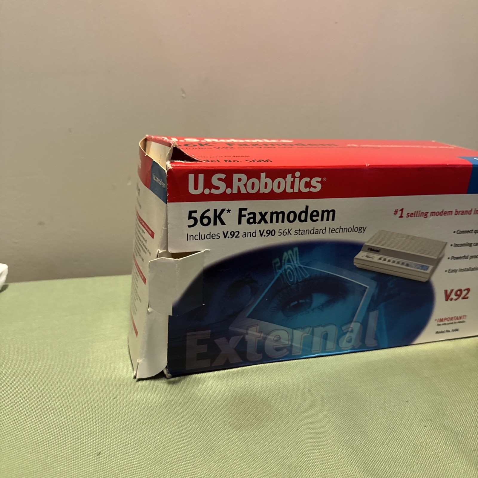 USRobotics Model 0701 Faxmodem V.90 56K Standard and x2 Technology Compatible