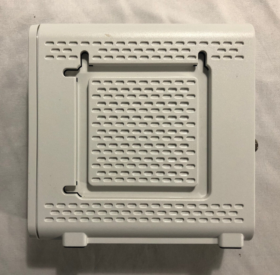 Used Motorola SURFboard EXtreme Cable Modem Model SB6141 with DOCSIS 3.0 -White