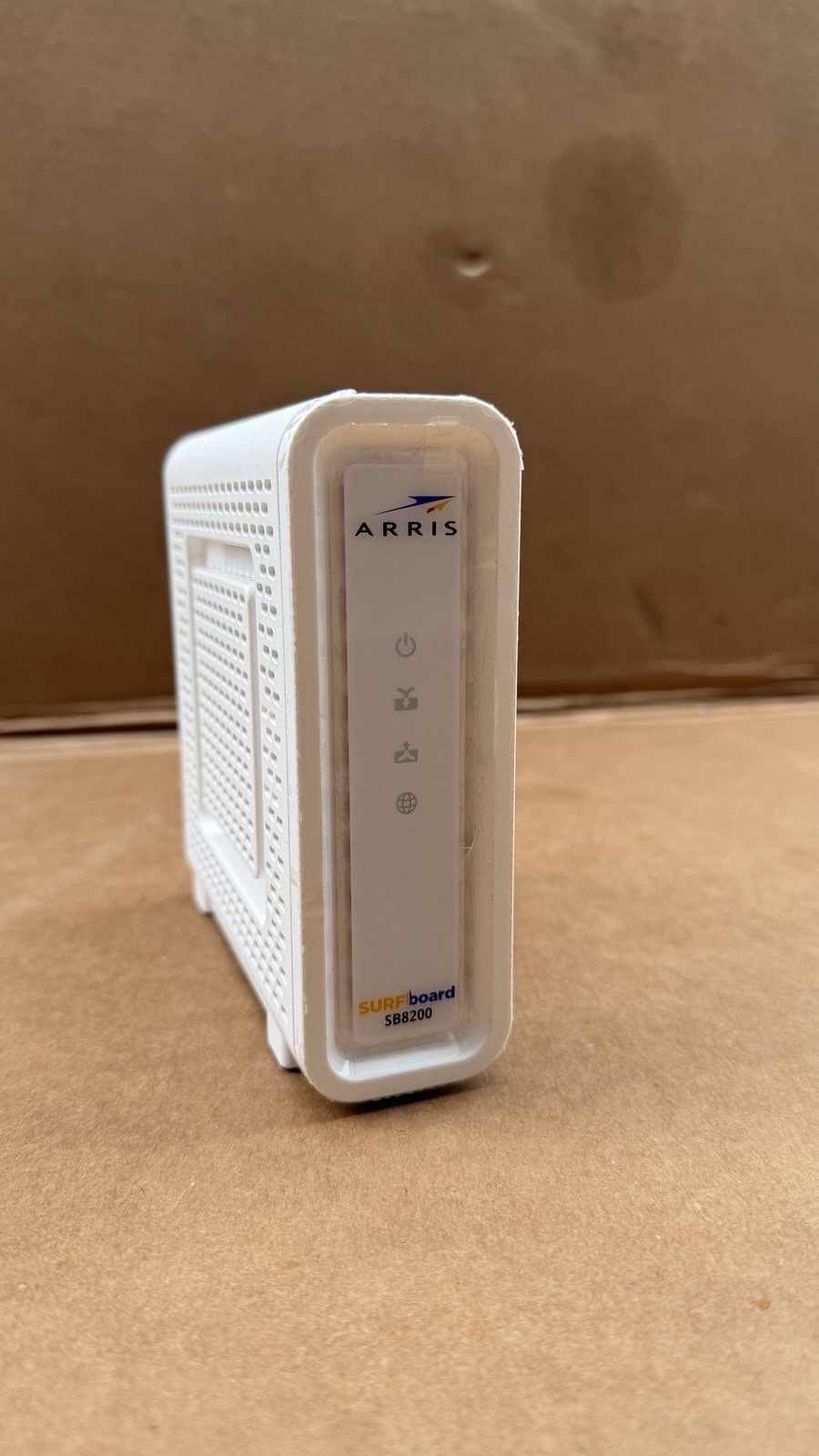 ARRIS SURFboard SB8200 DOCSIS 3.1 white Cable Modem computer Internet gaming