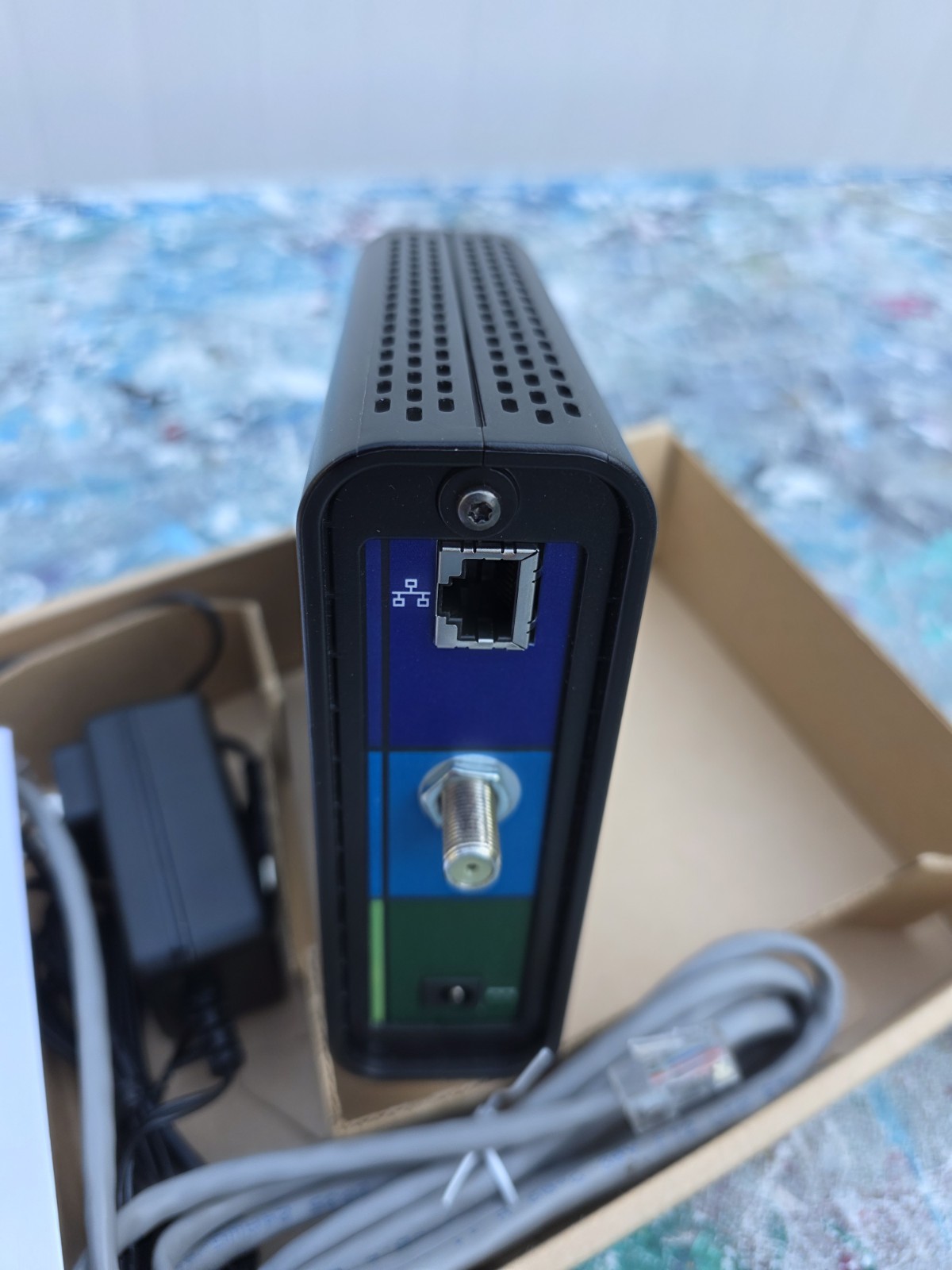 Motorola SB6121 SURFboard Black 12V Gigabit Ethernet Port Cable Modem Router
