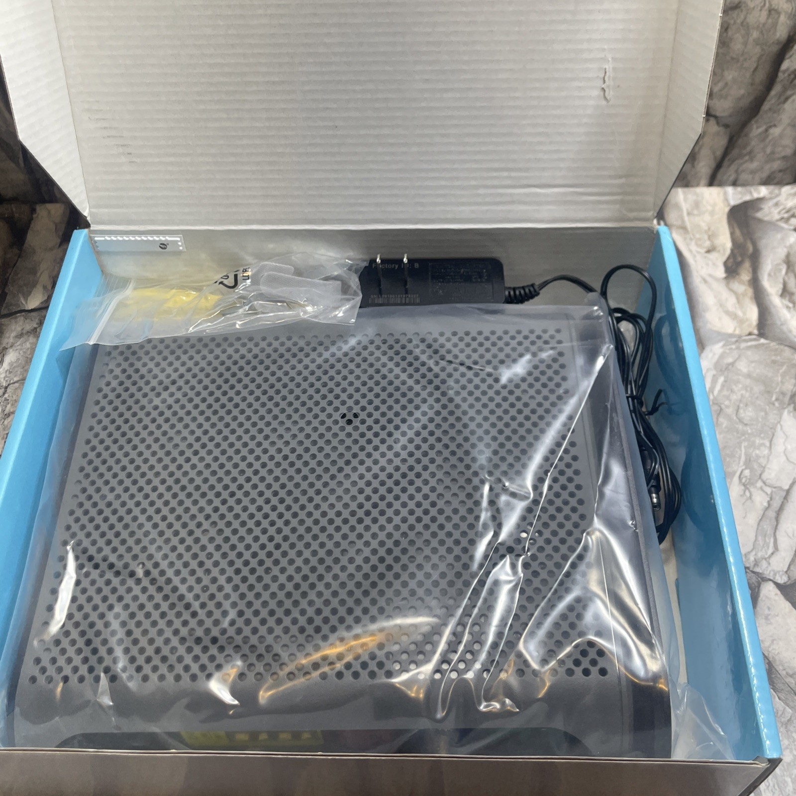 Motorola MG7540 16×4 DOCSIS 3.0 Cable Modem Plus AC1600 WiFi Router New Open Box
