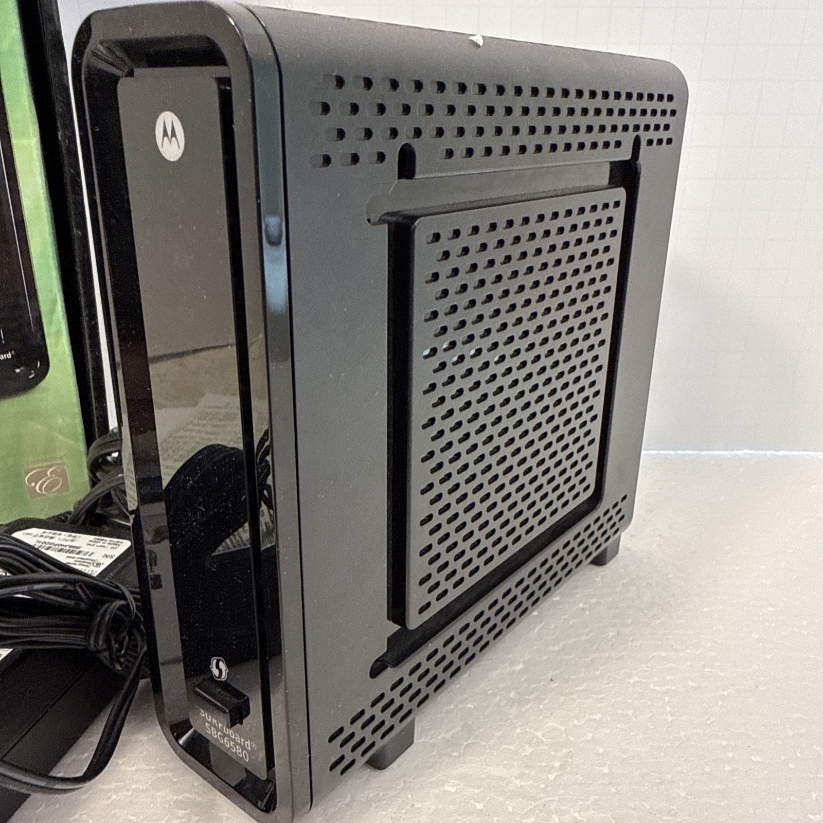 Motorola SURFboard eXtreme Wireless Cable Modem Gateway SBG6580