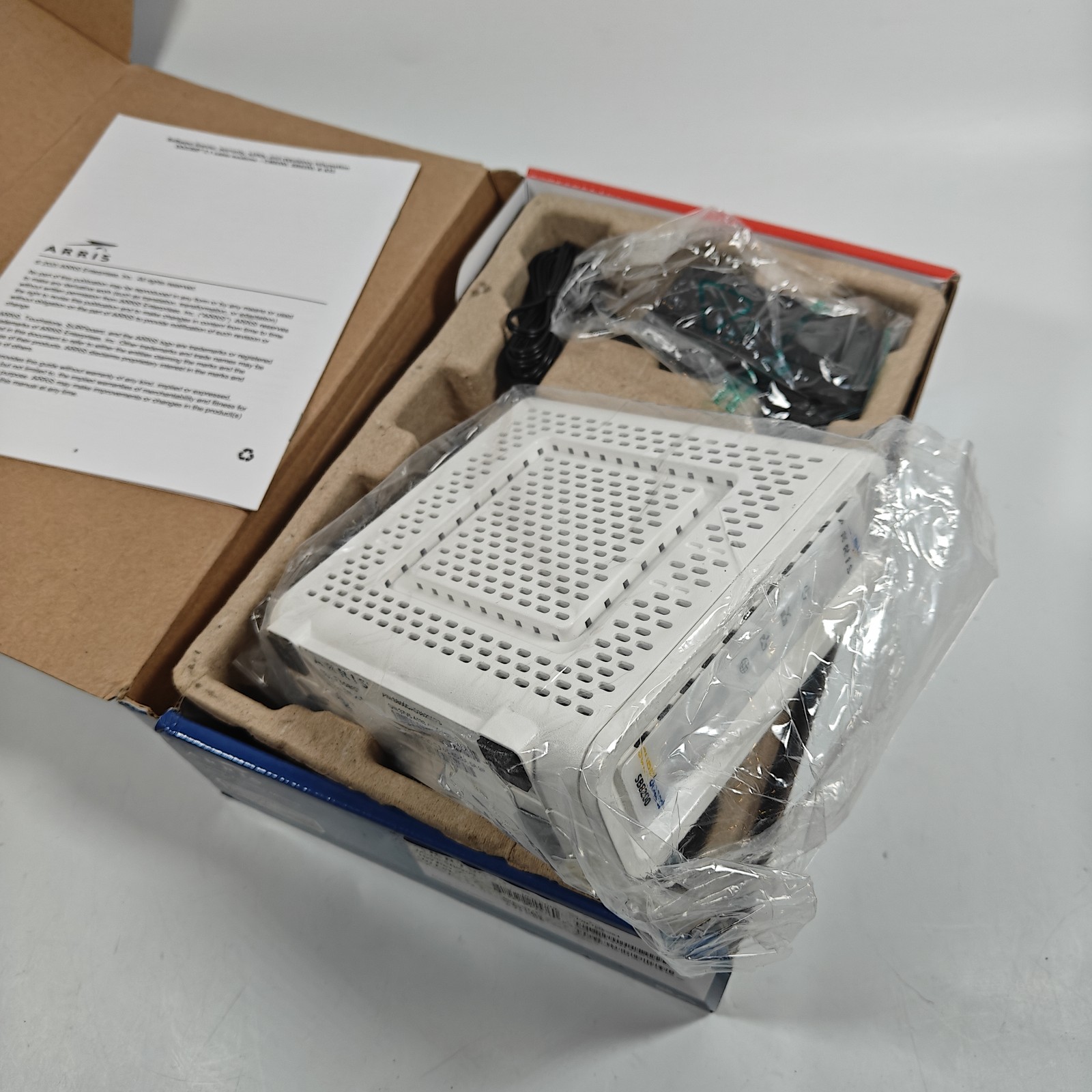 ARRIS (SB8200) – Cable Modem – Fast DOCSIS 3.1 32X8 Gigabit Cable Modem Open Box