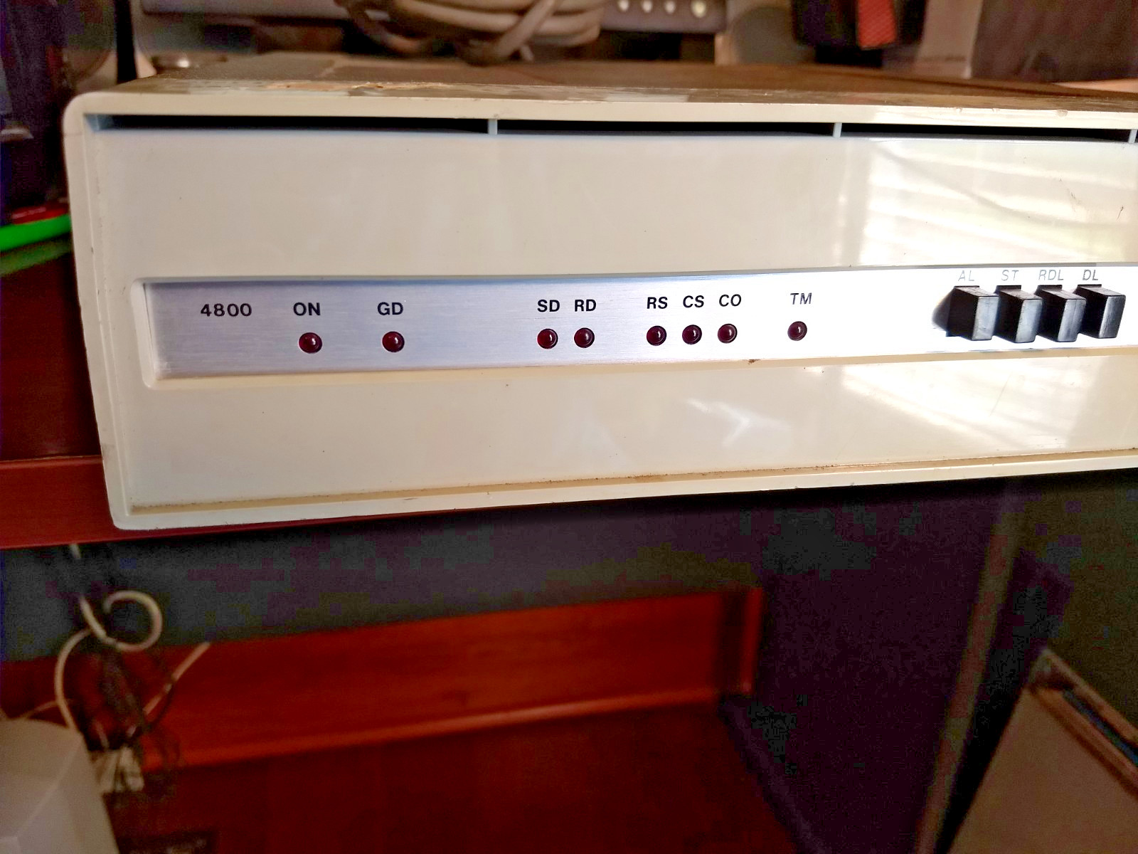 Vintage General DataComm Model DE-3 4800 Business Modem Data Communications Unit