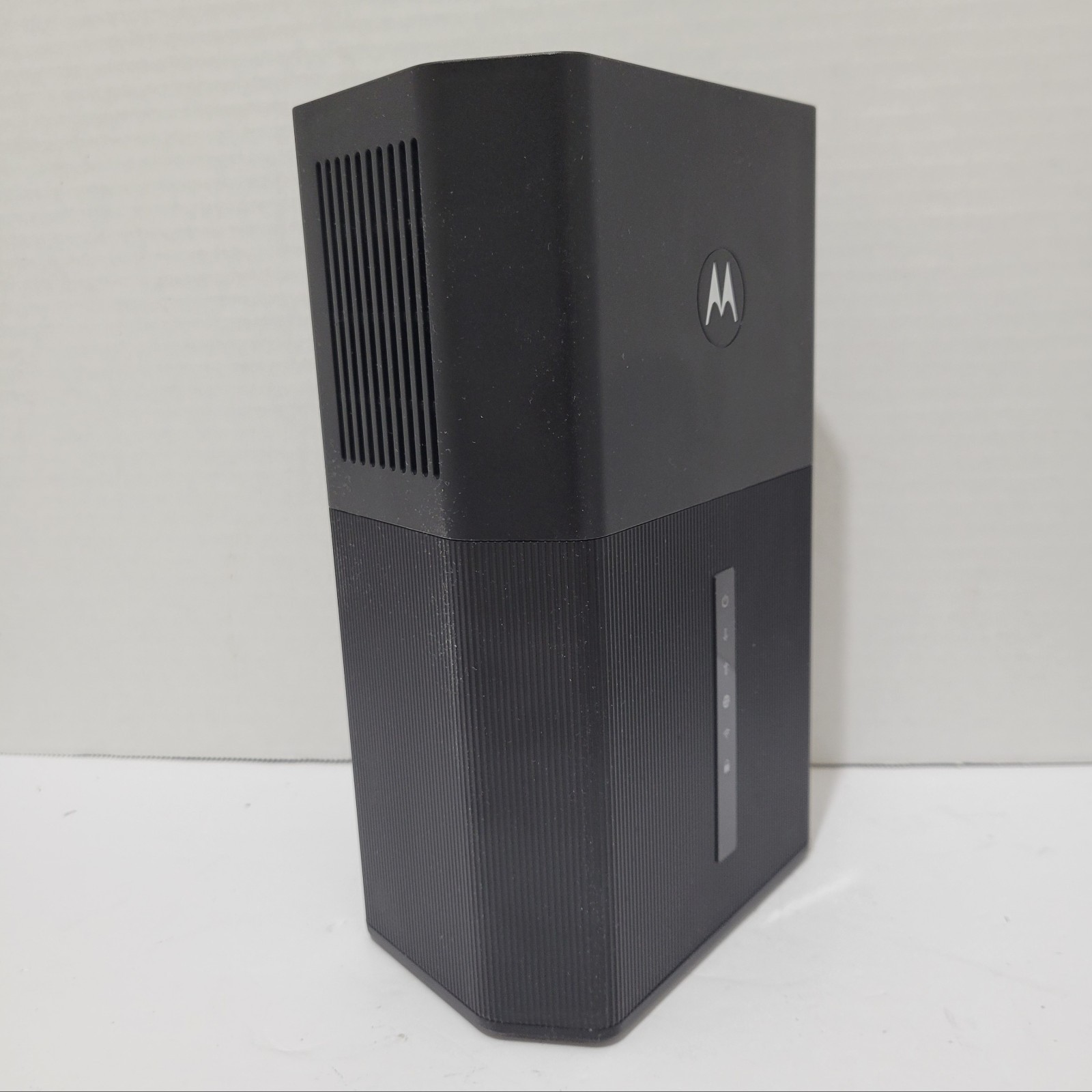 MOTOROLA MG8725 DOCSIS 3.1 AX6000 WIFI 6 MULIT-GIG 2 IN 1 CABLE MODEM ROUTER