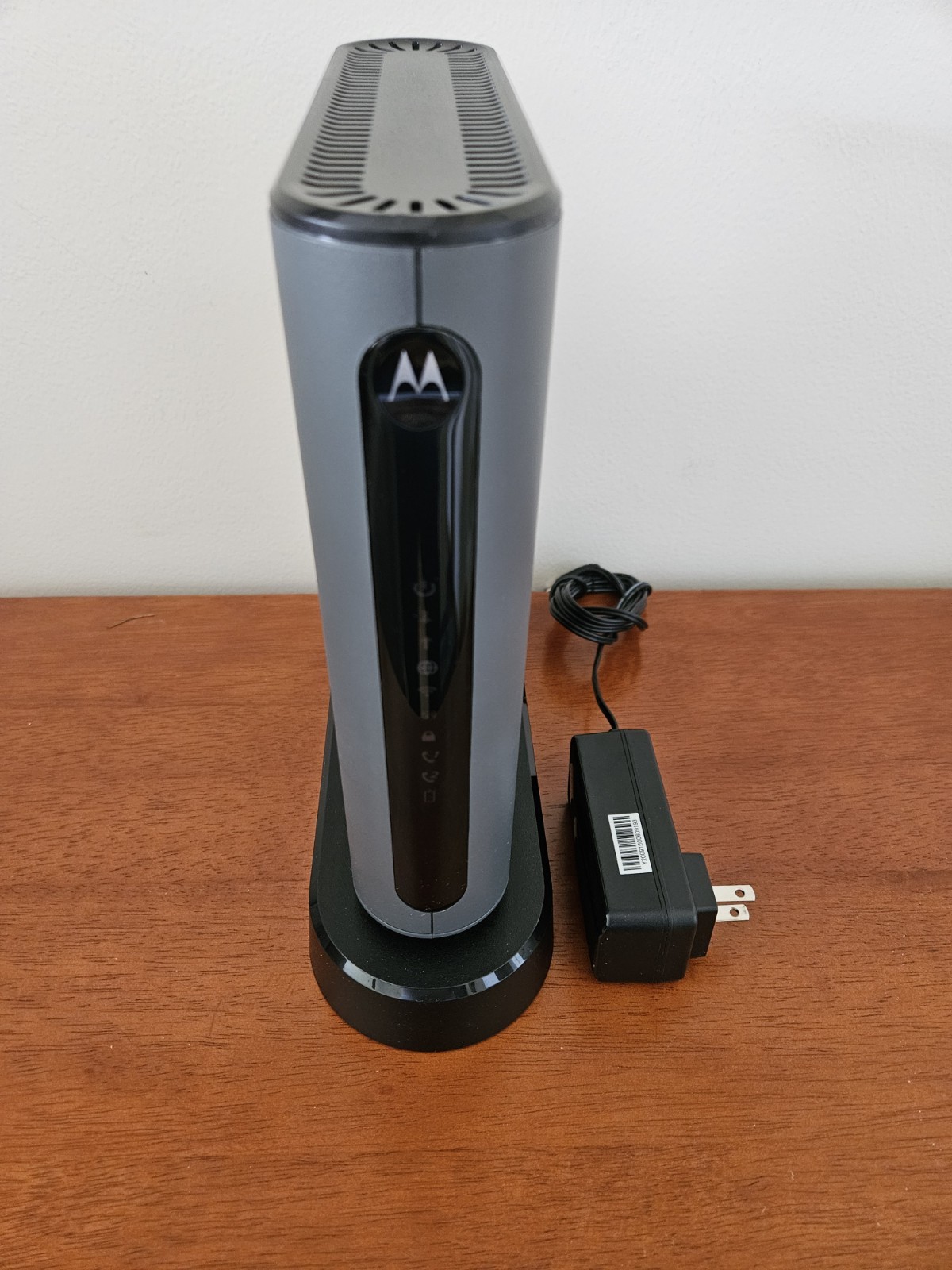 Motorola MT 7711 Modem Router Combo With Voice DOCSIS 3.0 Comcast And More.