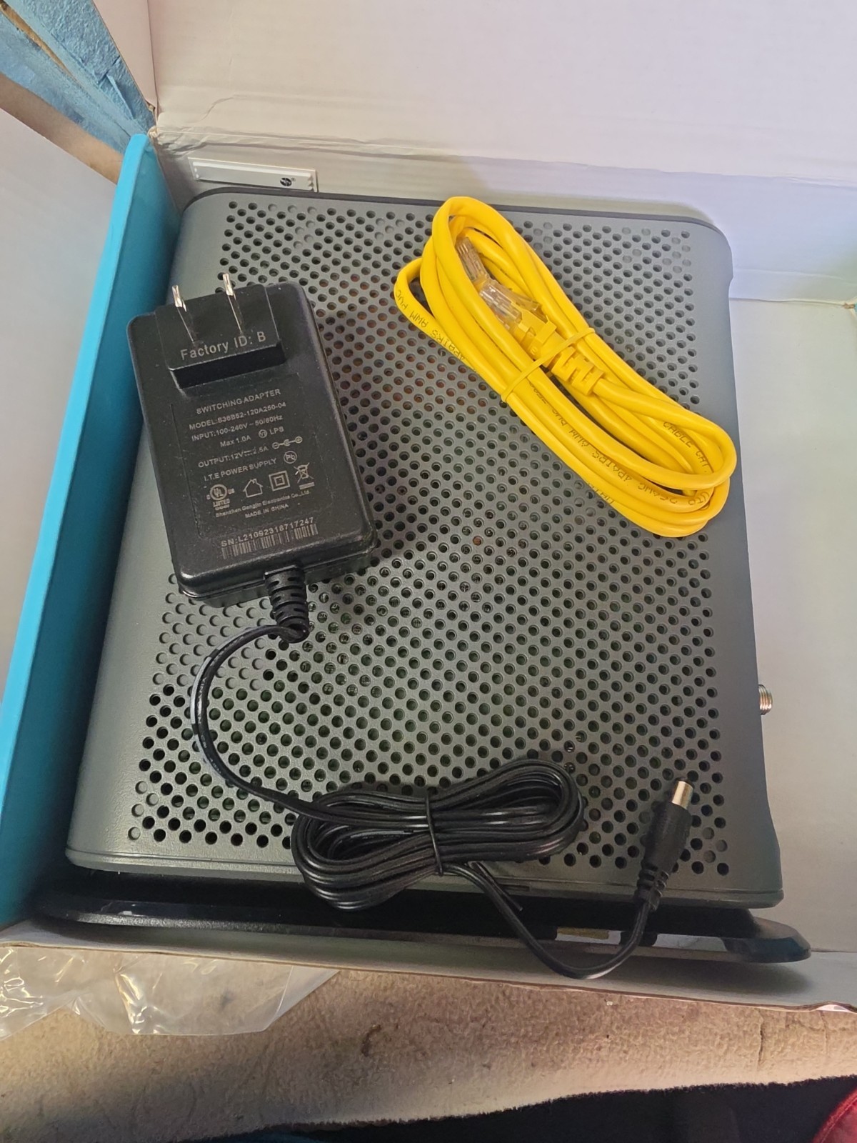 MOTOROLA MG7550-30 AC1900 WIFI ROUTER 16X4 CABLE MODEM PLUS ROUTER