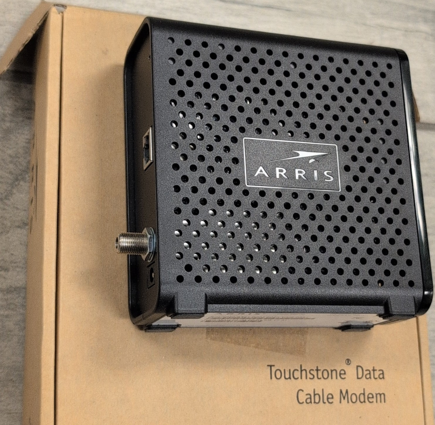 ARRIS SB6183 DOCSIS 3.0 Cable Modem Ethernet RJ-45 Coaxial Black