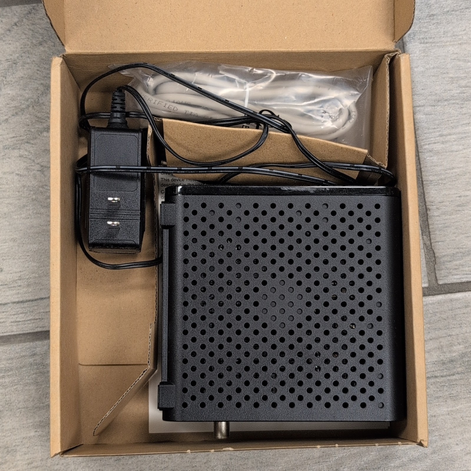 ARRIS SB6183 DOCSIS 3.0 Cable Modem Ethernet RJ-45 Coaxial Black
