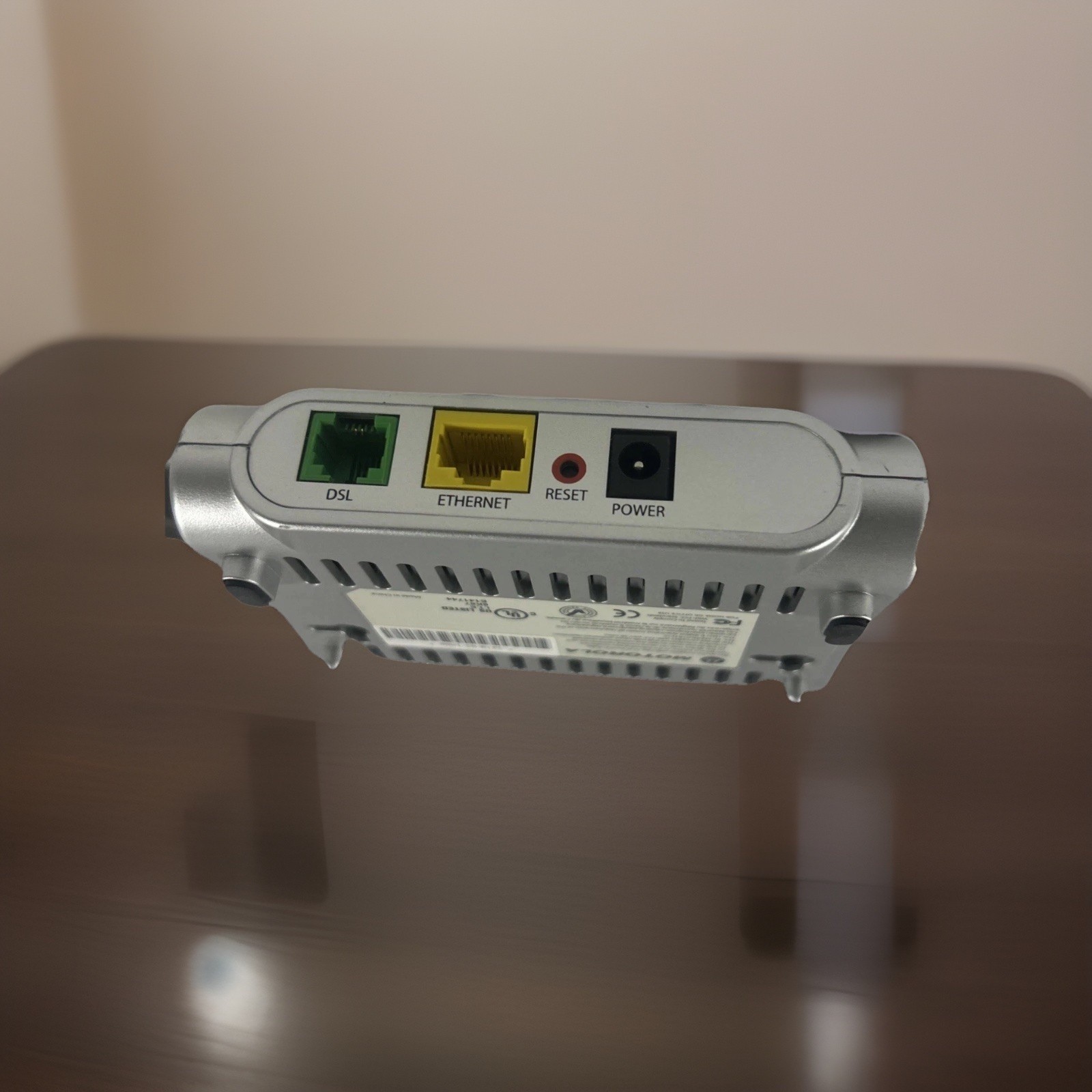 Motorola DSL Ethernet Modem Model 2210-02-1006 Powers On