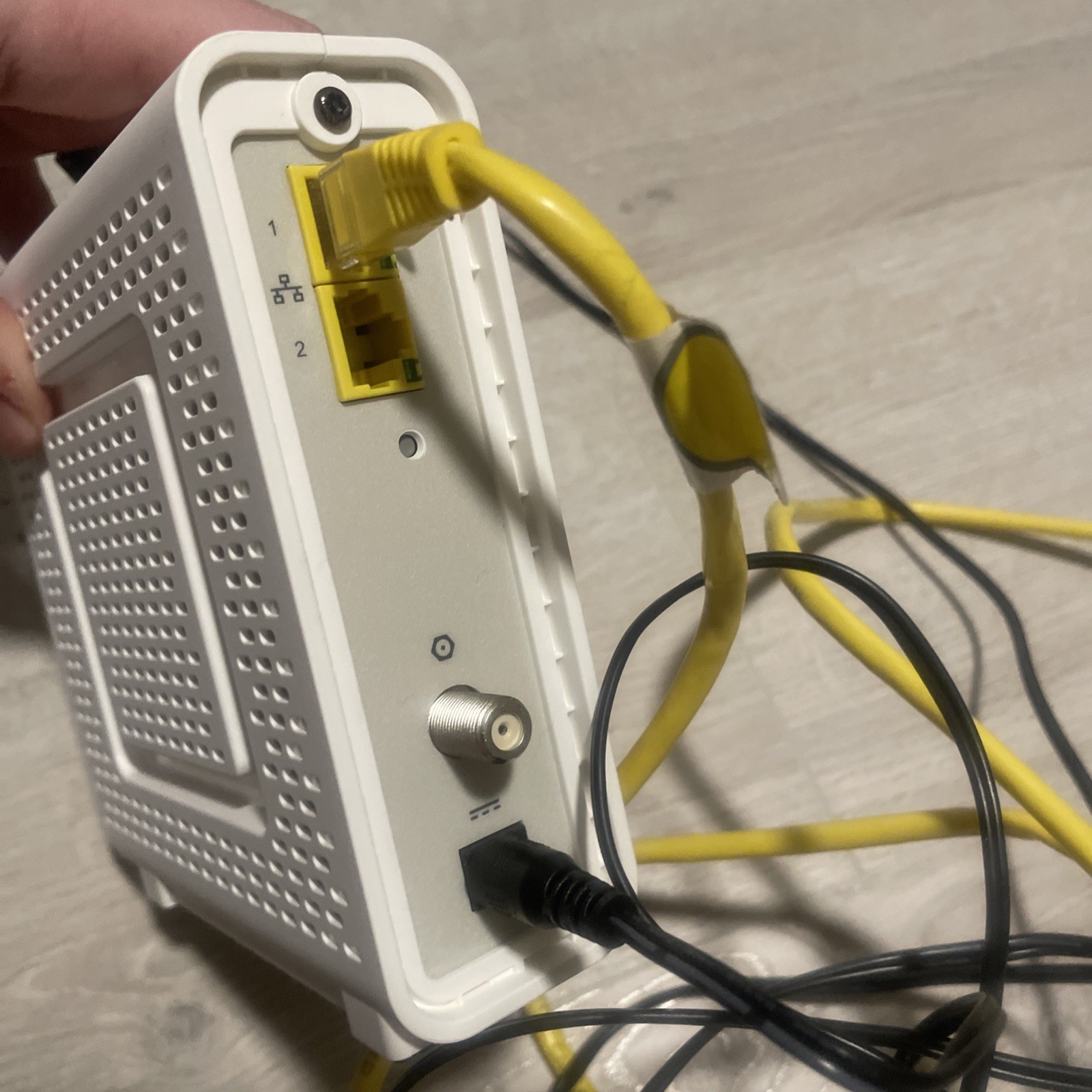 READ ARRIS SURFboard SB8200 DOCSIS 3.1 10 Gbps Cable Modem