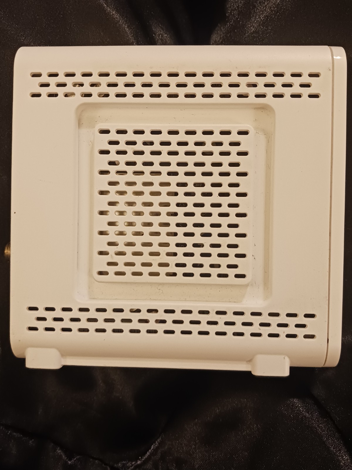 ARRIS SURFboard SB6190 DOCSIS 3.0 Cable Modem 1.4Gbps Intel 1-Port Cox White