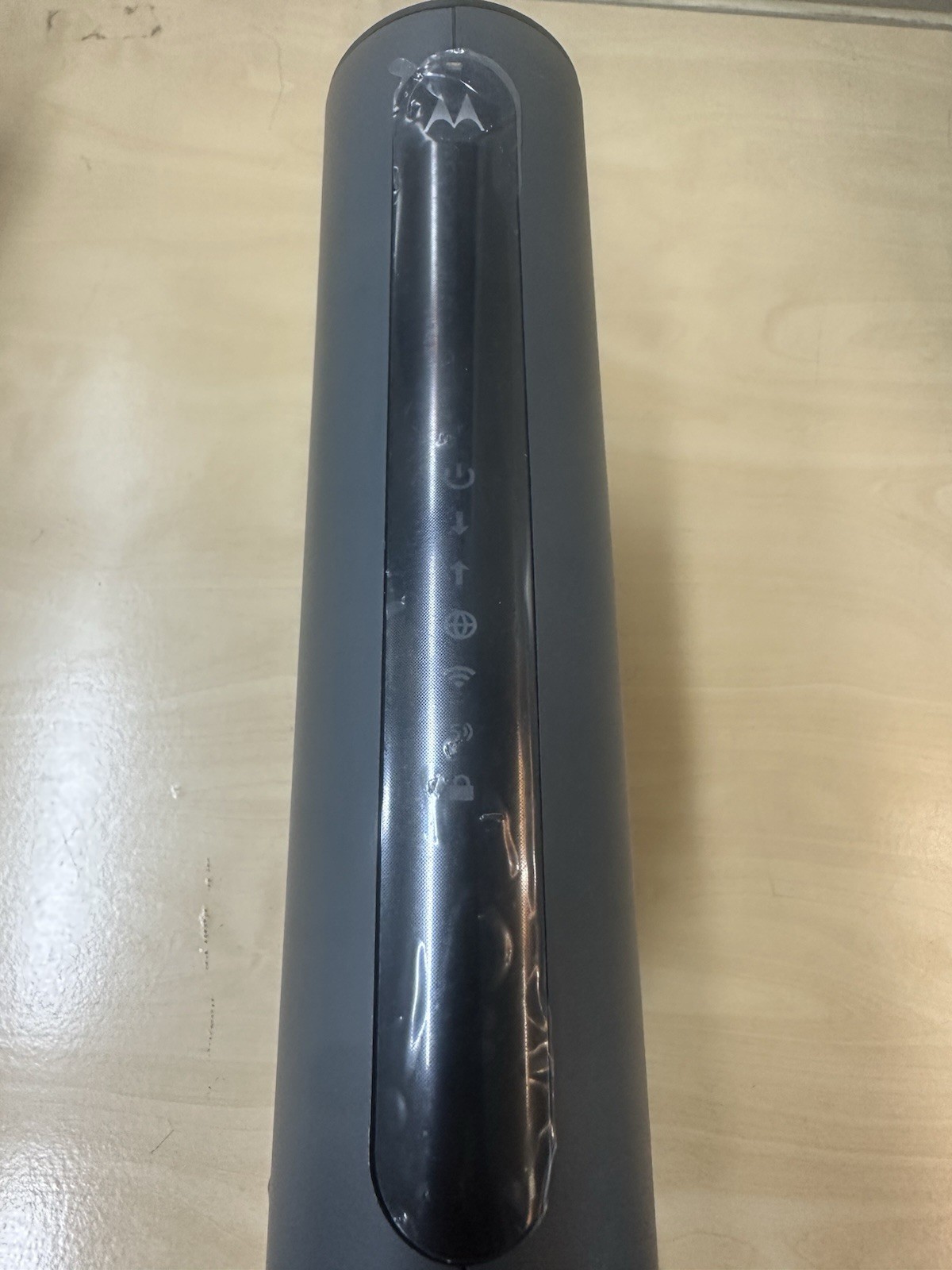 Motorola MG7540-10 16×4 686 Mbps plus AC1900 Dual Band Wi-Fi Cable Modem Router