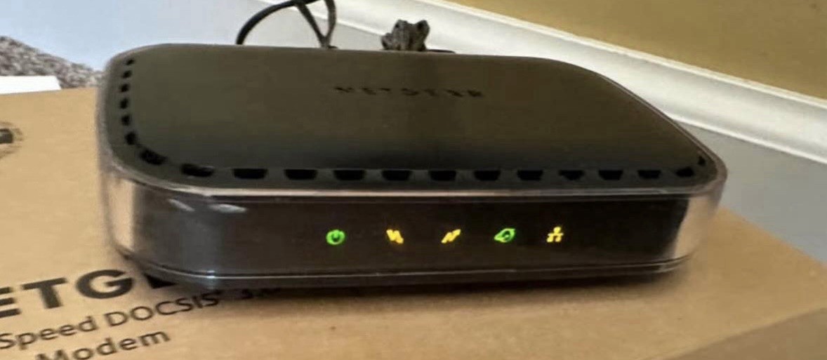 NETGEAR CM400AZNA High-Speed Cable Modem DOCSIS 3.0