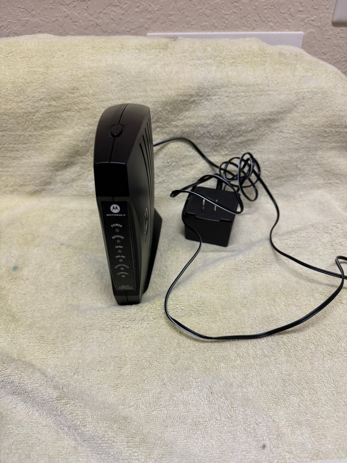 Motorola SURFboard SB5100 Cable Modem with Power Adapter (SB 5100 Surf Board)