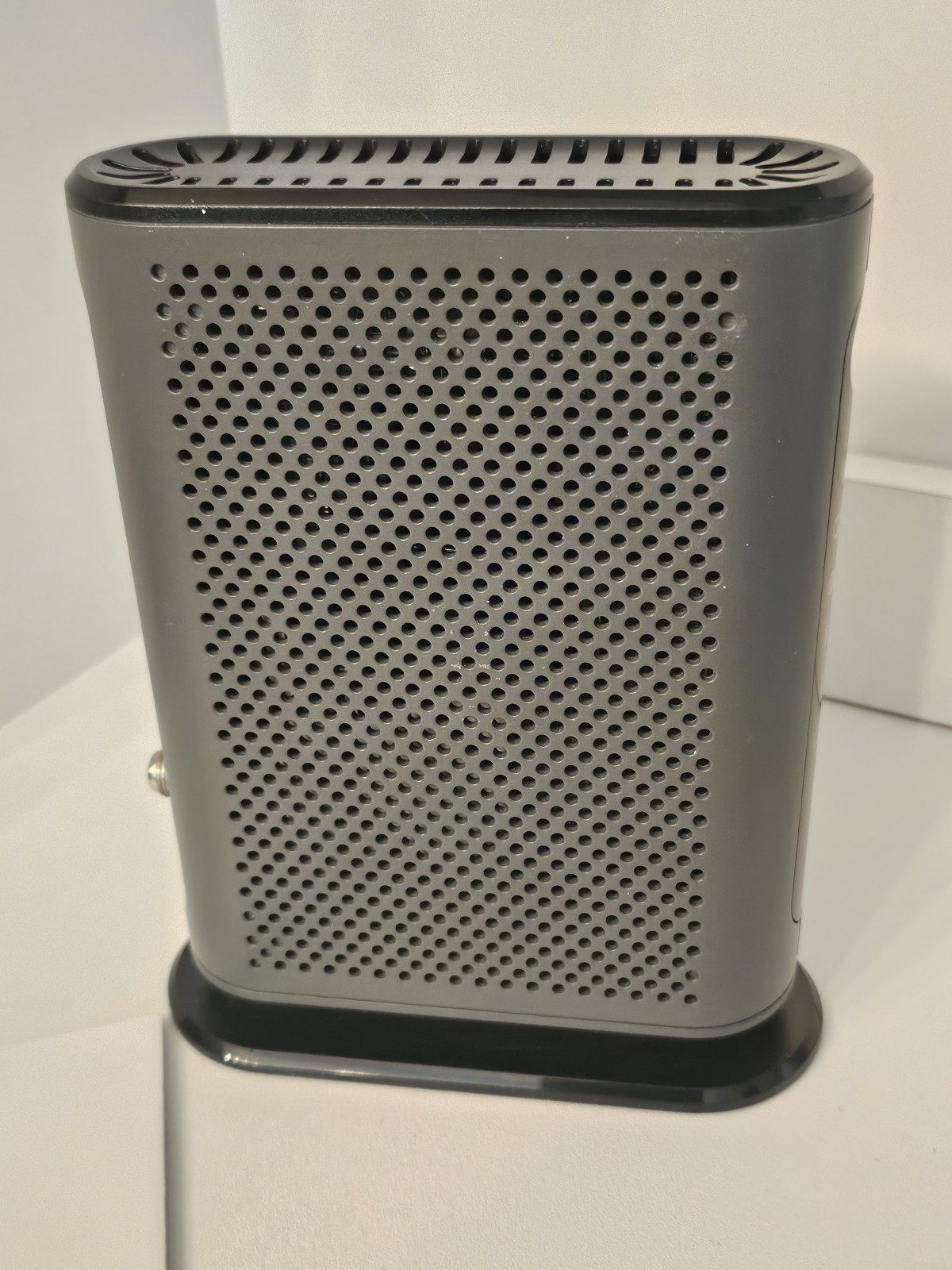 Motorola 8×4 Cable Modem 343 Mbps model MB7220
