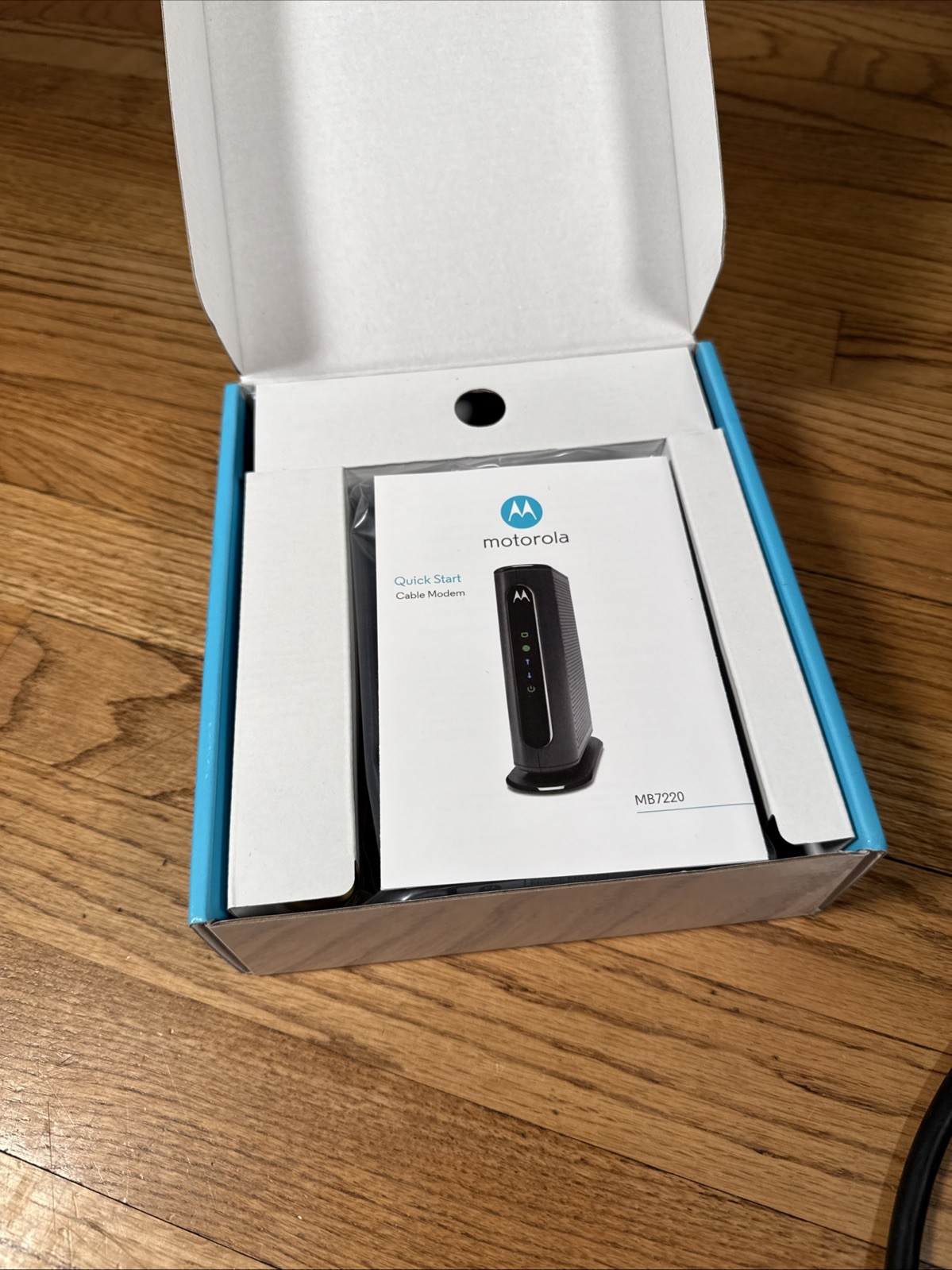 NEW Motorola 8×4 Cable Modem Model MB7220 OPEN BOx