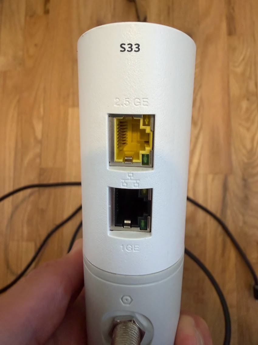 ARRIS SURFboard S33 DOCSIS 3.1 Multi-Gig Cable Modem (Up to 2.5 Gbps)