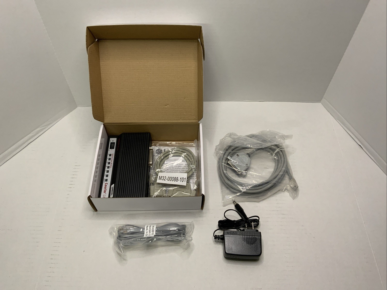 NEW US ROBOTICS 56K BUSINESS MODEM COURIER LITE 5686G