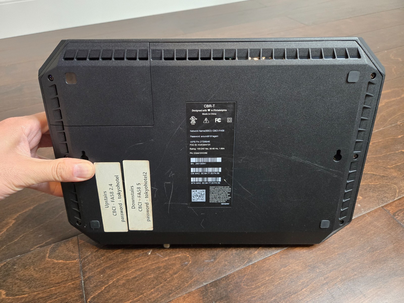 RT Comcast Business CBR-T CGA4131COM Cable Modem WiFi Router Gateway W/ Cables