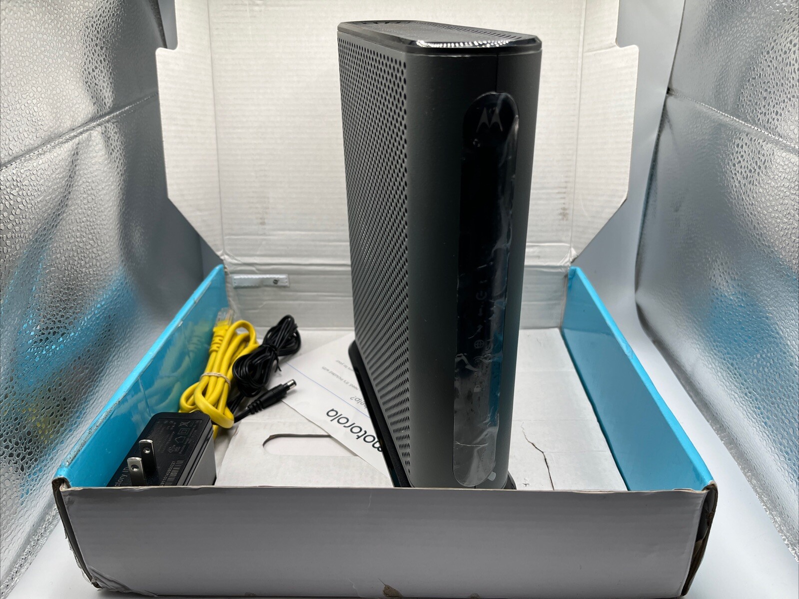 Motorola – AC Dual-Band Wi-Fi Router with 16 x 4 Modem Black/Grey MG7540-10
