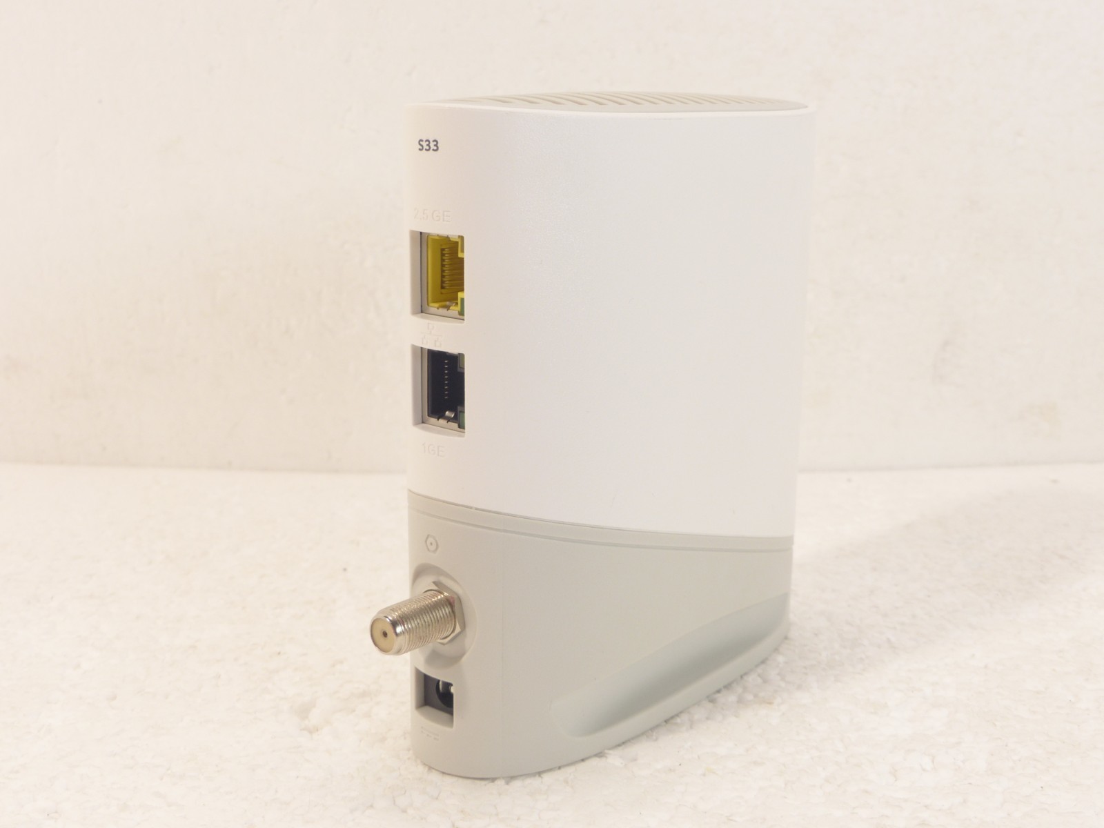 ARRIS SURFboard S33 DOCSIS 3.1 2.5Gbps Cable Modem White w/ Box, Power Adapter
