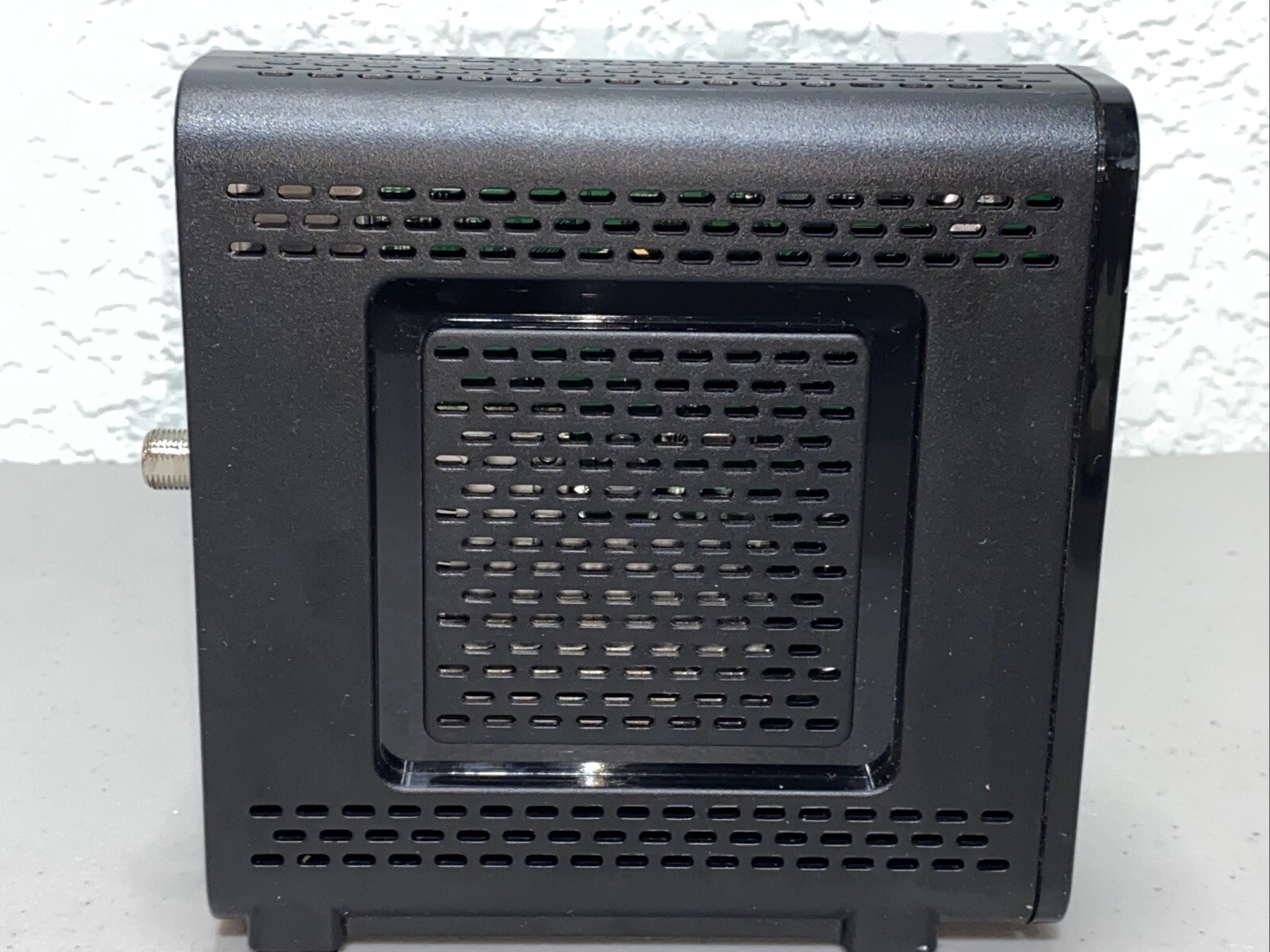ARRIS SURFboard SB6121 DOCSIS 3.0 10 Gbps Hi Speed Wi-Fi Cable Modem With Power