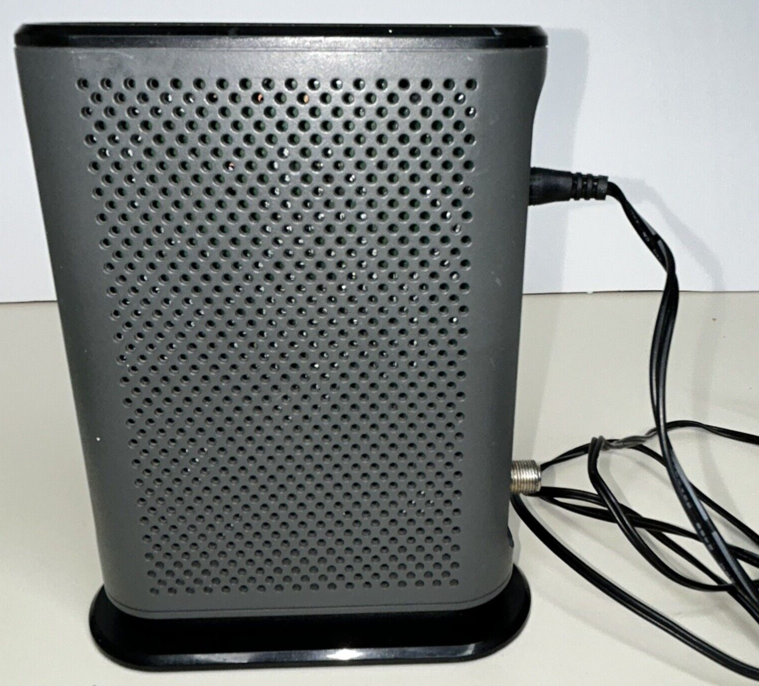 Motorola MB7420 16×4 DOCSIS 3.0 ​​Cable Modem Black with Power Cable Used