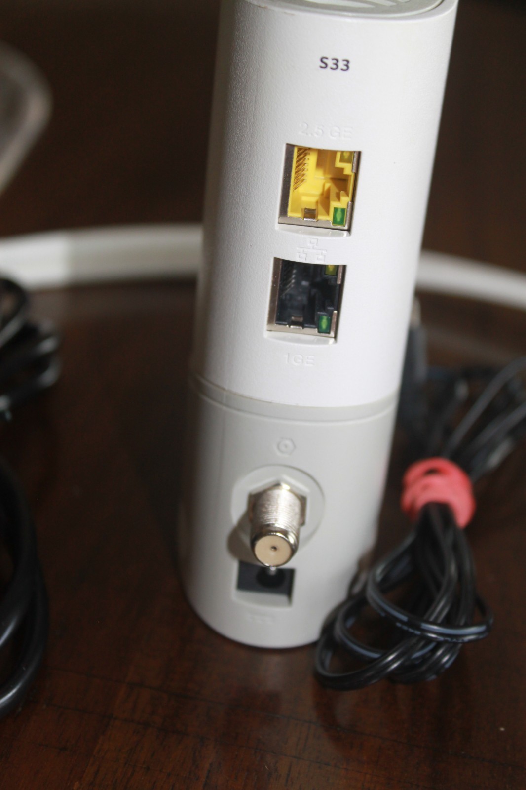 ARRIS S33 SURFboard DOCSIS 3.1 Multi-Gigabit Cable Modem 2.5 Gbps Ethernet Port