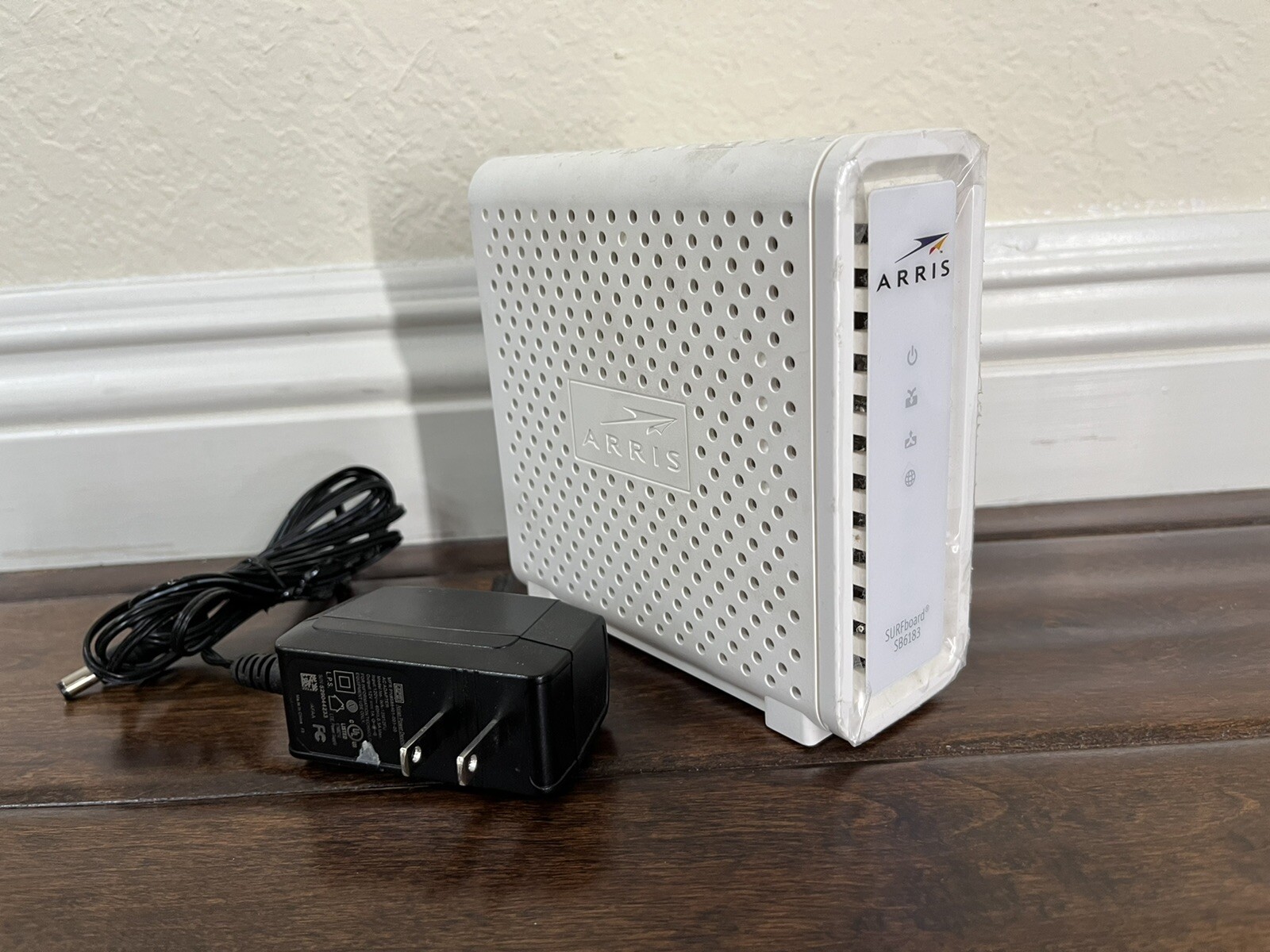 ARRIS SB6183 SURF board 16 x 4 686 Mbps DOCSIS Speed 3.0 Cable Modem White
