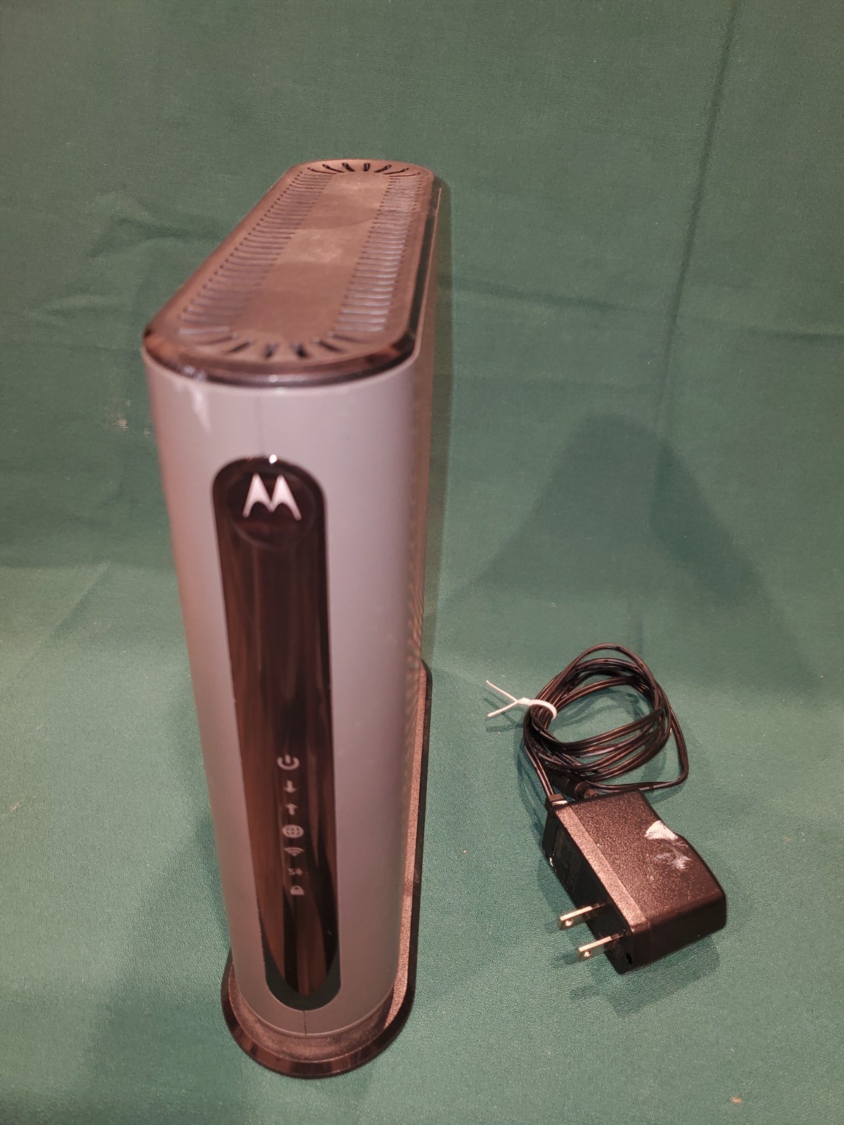 MOTOROLA MG7540 16×4 Cable Modem Plus AC1600