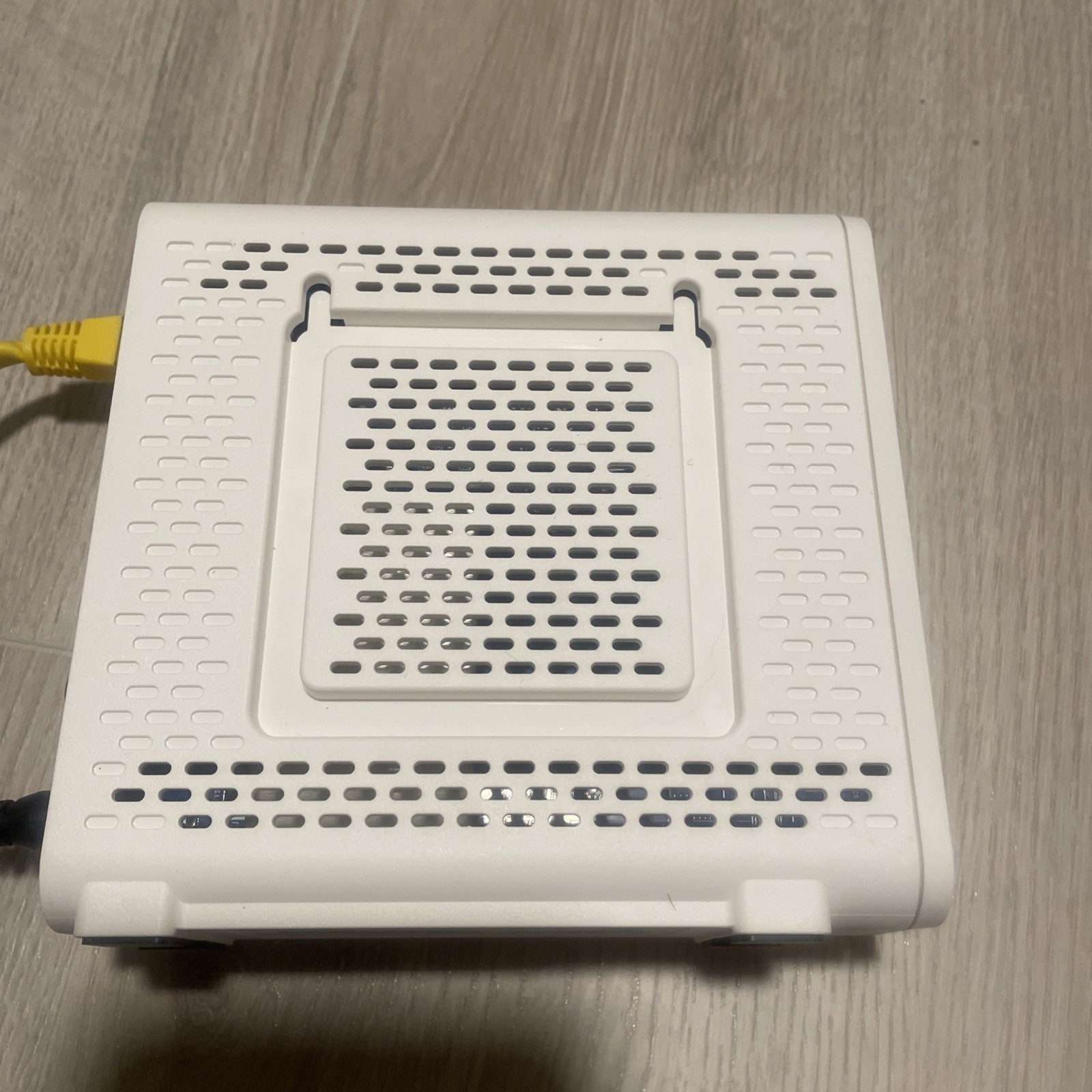 READ ARRIS SURFboard SB8200 DOCSIS 3.1 10 Gbps Cable Modem