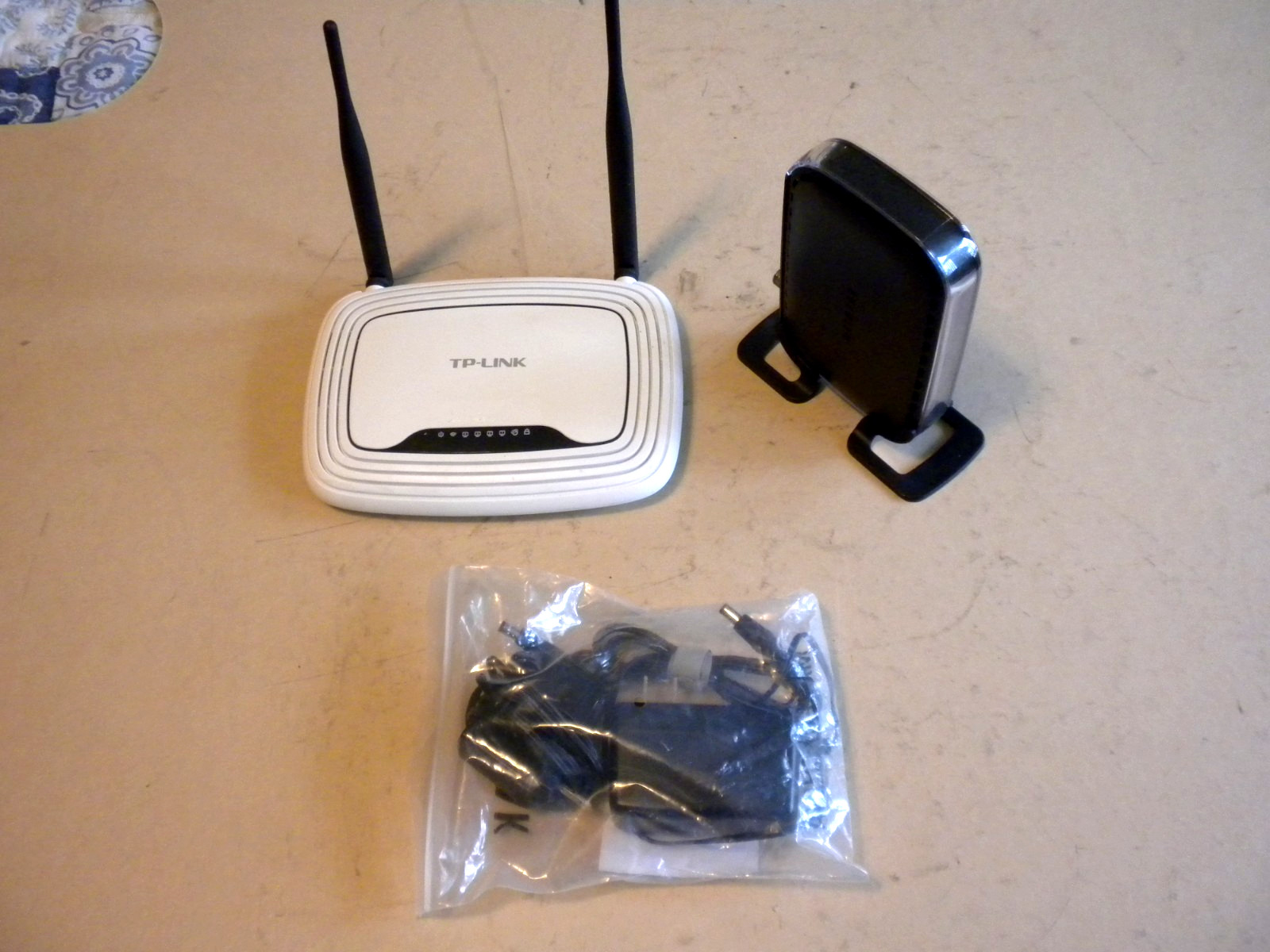 NETGEAR CM-400 High Speed Cable Modem and TP-Link TL-WR841N Router