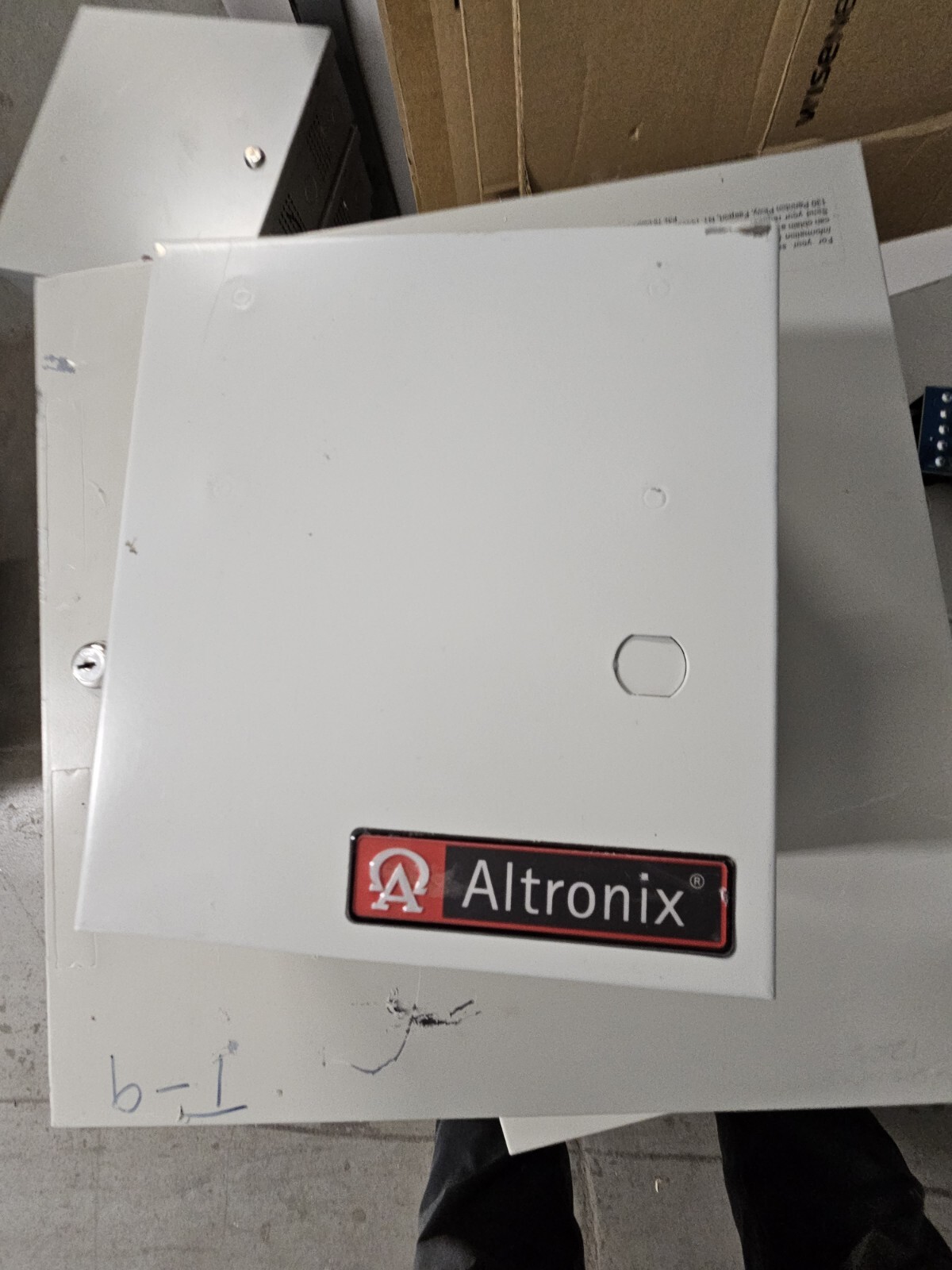 Altronix ALTV248 CCTV Power Supply 24VAC 4 amp or 28VAC 3.5 8 Outputs