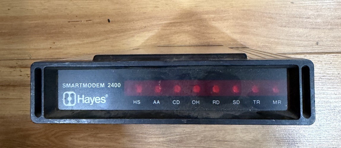 Hayes Smartmodem 2400 — Model 231AA — Classic –No POWER