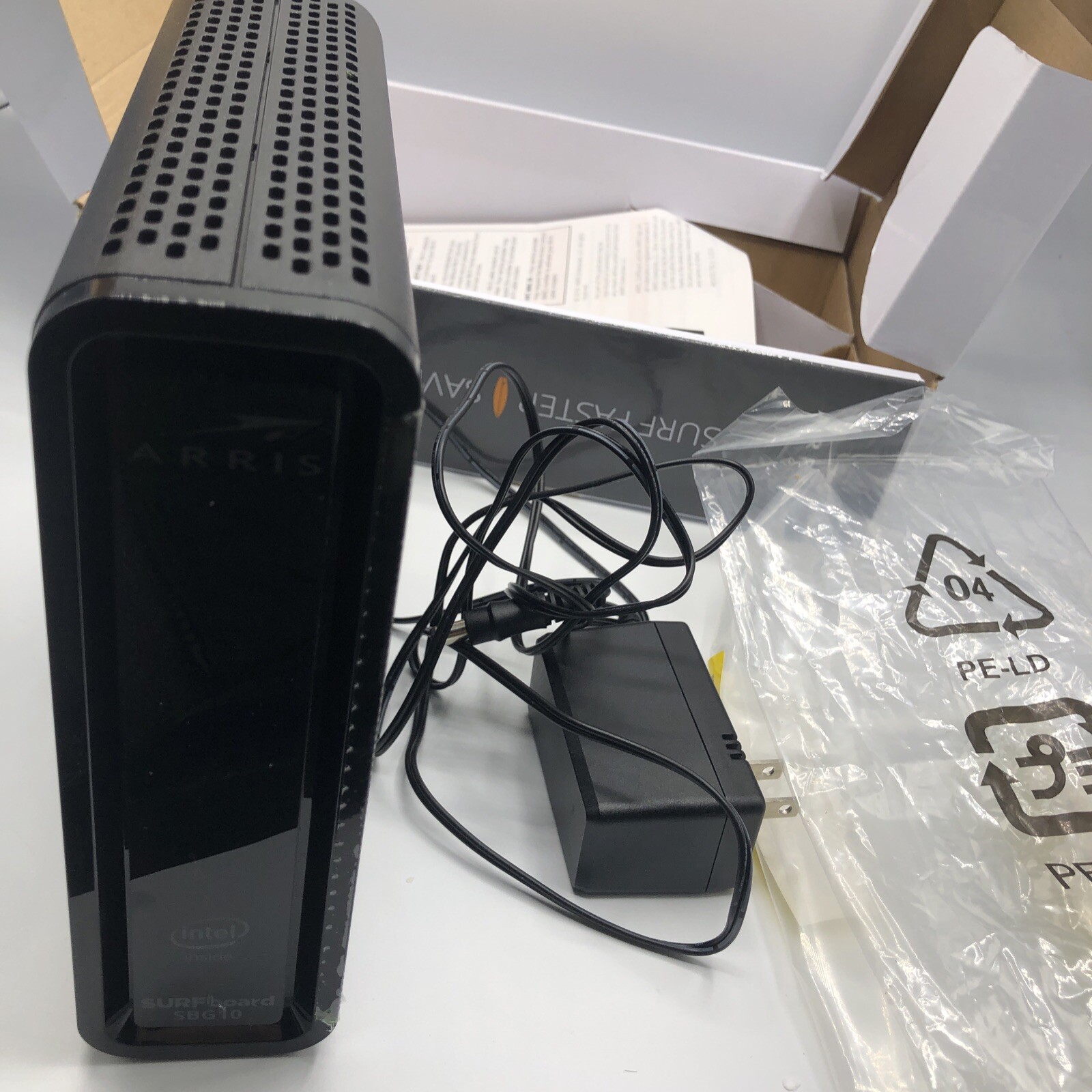 ARRIS SURFboard SBG10 DOCSIS 3.0 Cable Modem & AC1600 Dual Band Wi-Fi Router