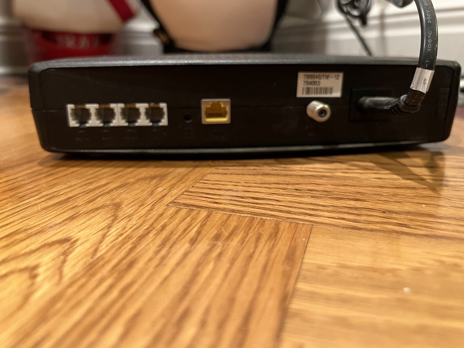 ARRIS Touchstone TM822G DOCSIS 3.0 8×4 Telephony Modem – Black