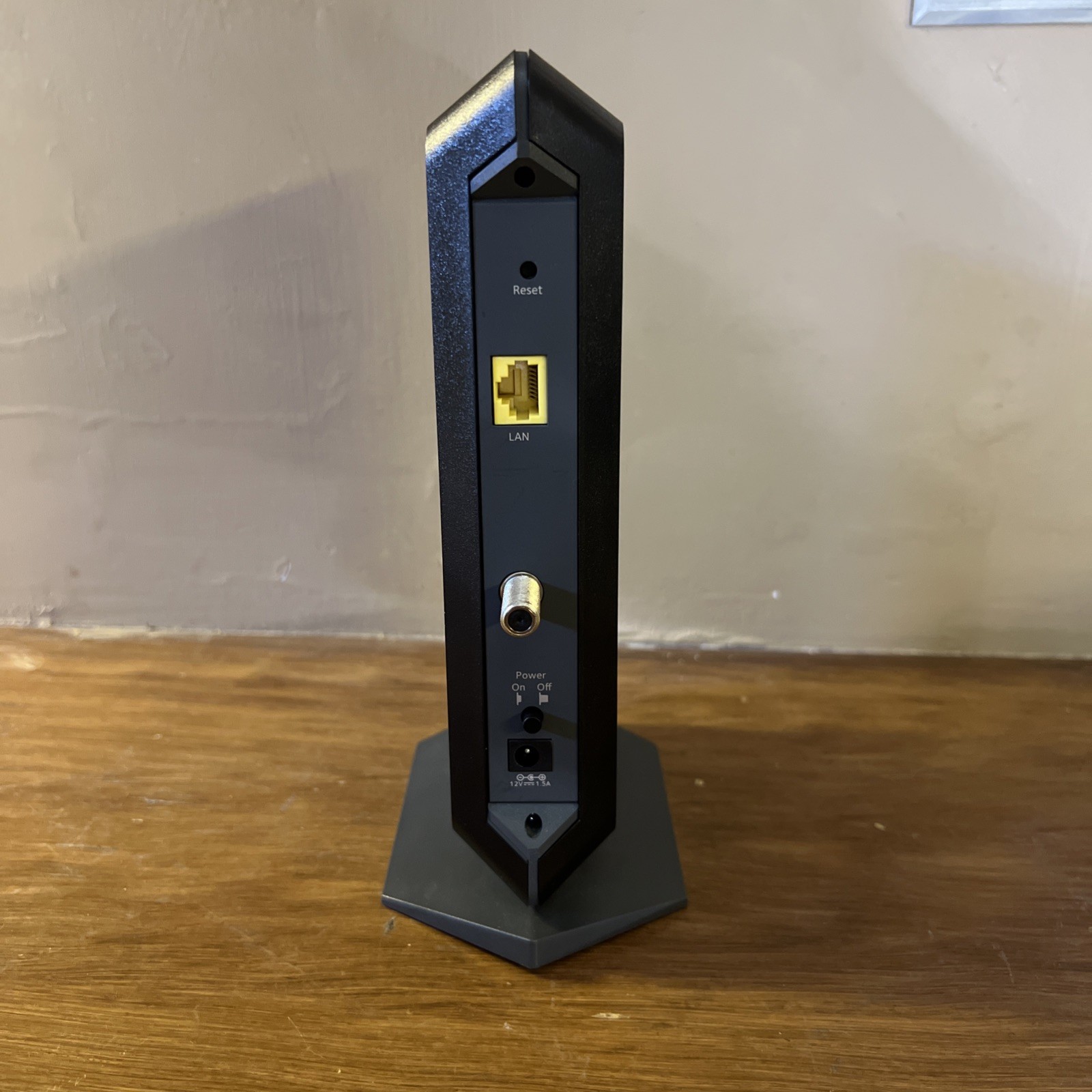 NETGEAR CM1000 DOCSIS 1000Mbps Cable Modem NO CORD – TESTED –