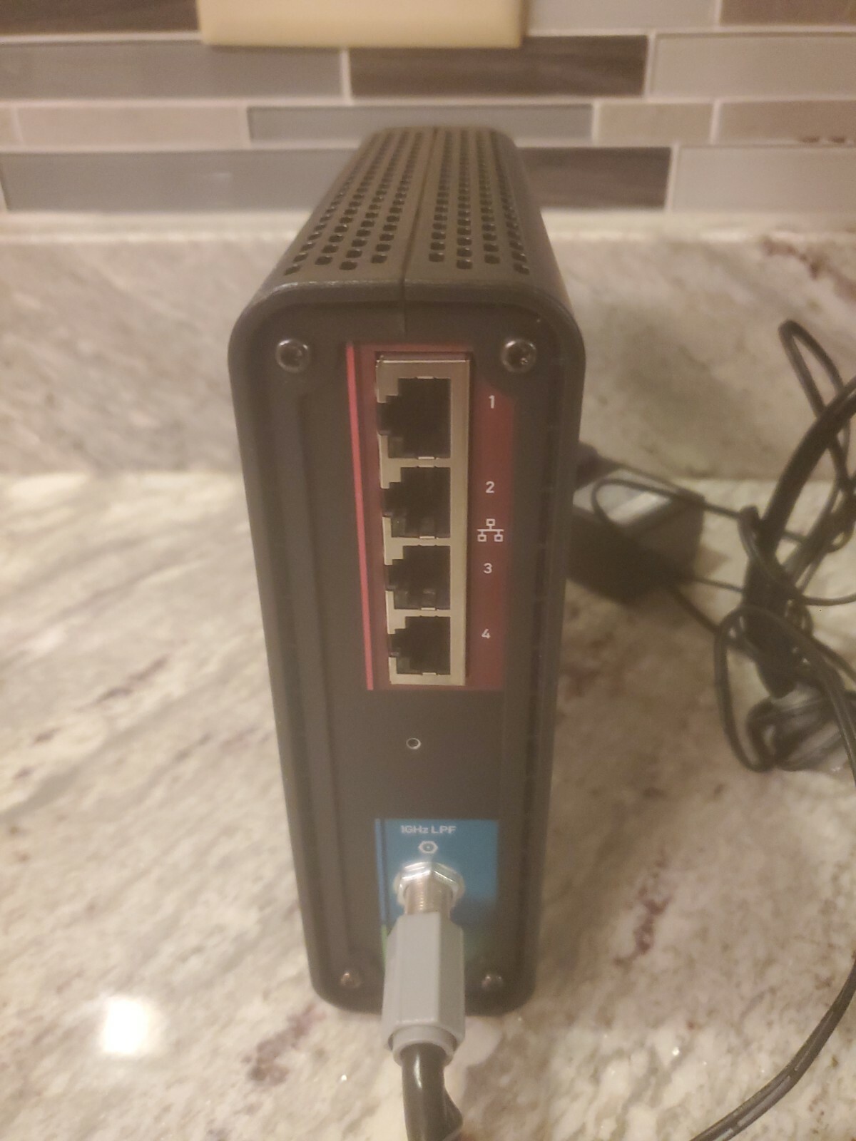 Motorola/ARRIS Surfboard SBG6580 DOCSIS 3.0 Cable Modem w/4-Port Wi-Fi Router