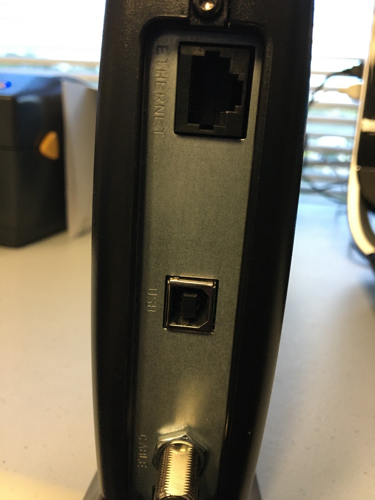 Motorola SURFboard SB5101U (567005-005-00) 38.91 Mbps Cable Modem. Open box