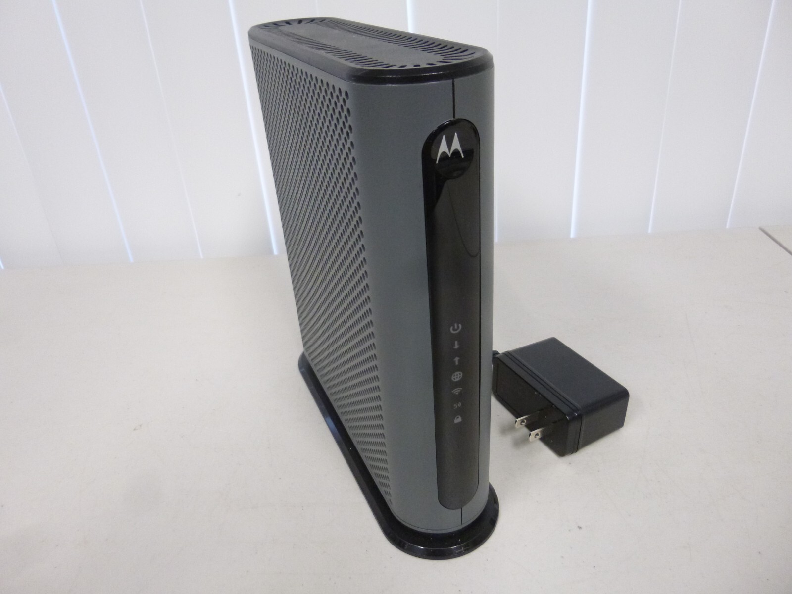 Motorola MG7540 686 Mbps DOCSIS 3.0 16×4 Cable Modem Plus AC1600 WIFI Router