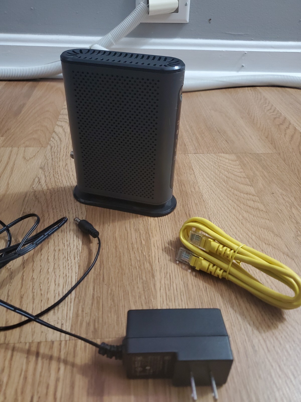 Motorola Cable Modem WiFi Router, Model: MB7220