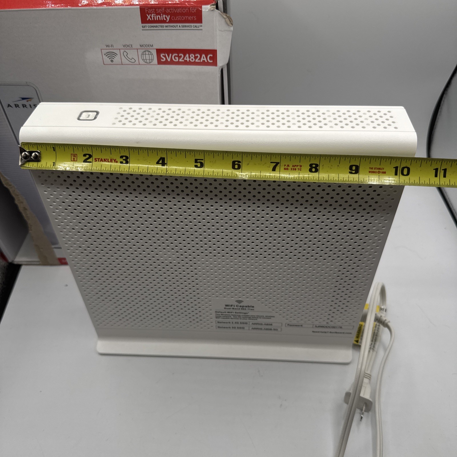 Arris Surfboard Dual Band WiFi Model SVG2482AC Torn Box 960 Mbps 32/8