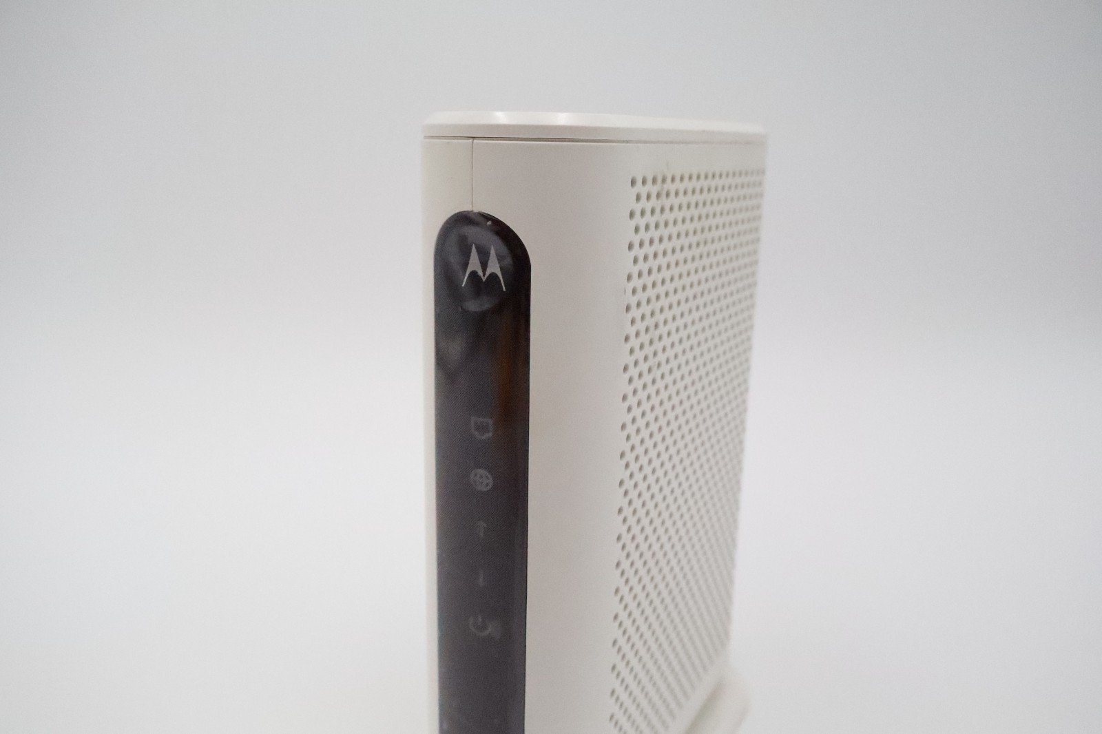 Motorola MB7420 16×4 DOCSIS 3.0 Cable Modem 686 Mbps Ethernet White