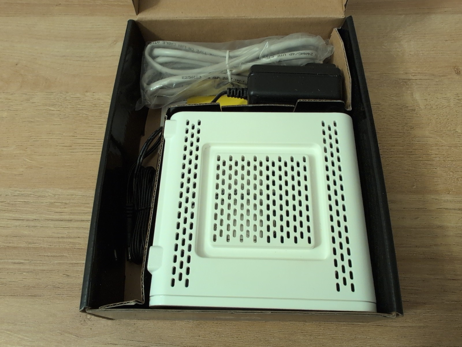 Motorola ARRIS SURFboard SB6141 343Mbps 8×4 DOCSIS 3.0 Cable Modem